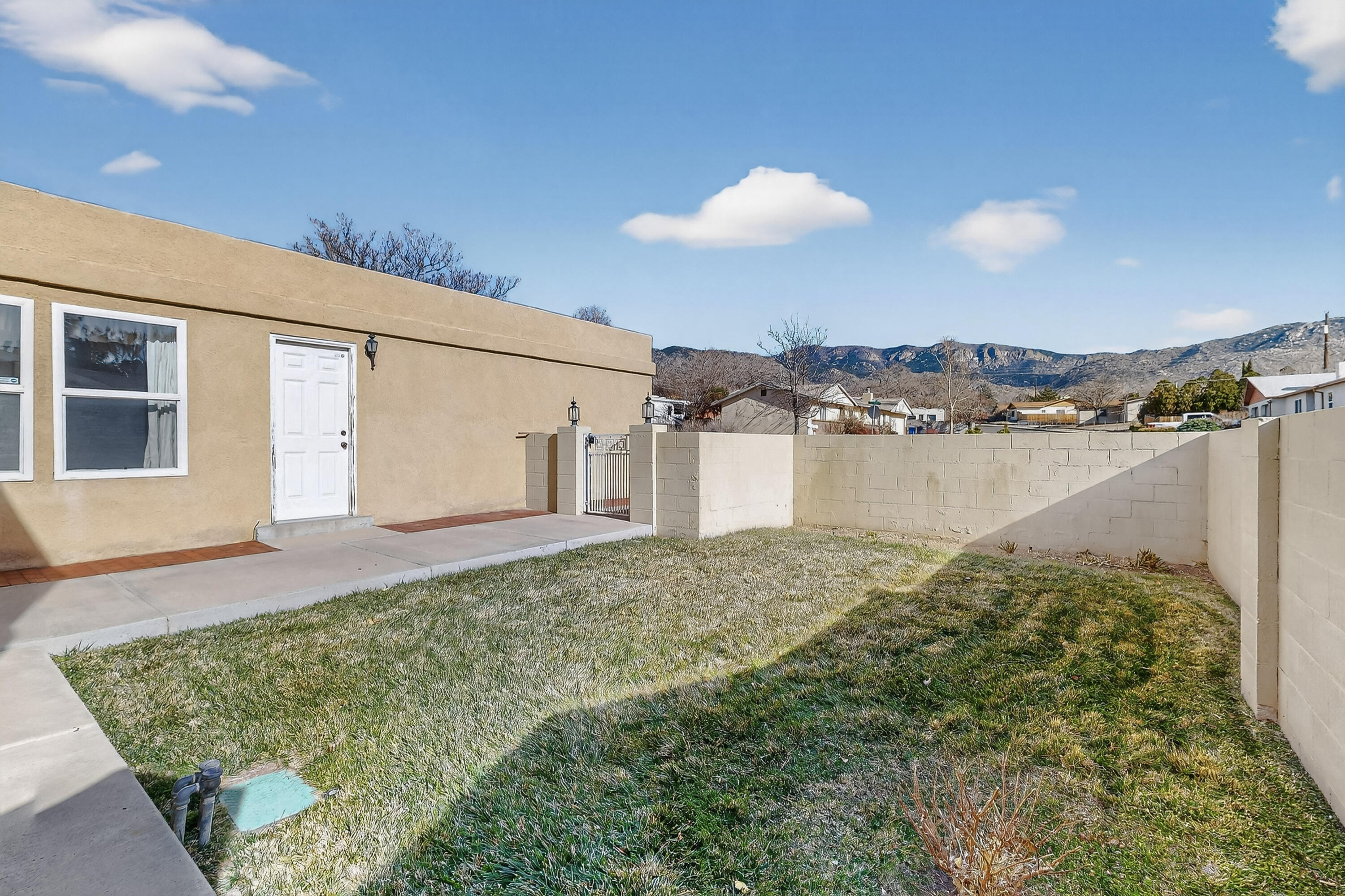 1221 La Charles Drive NE