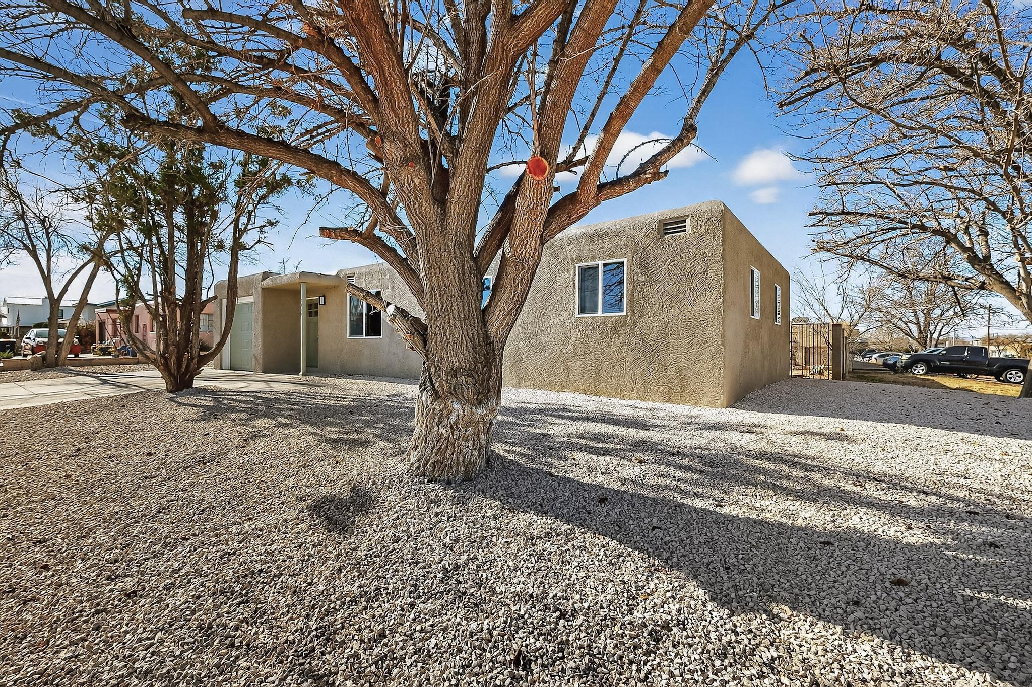 3419 E La Veta Drive NE