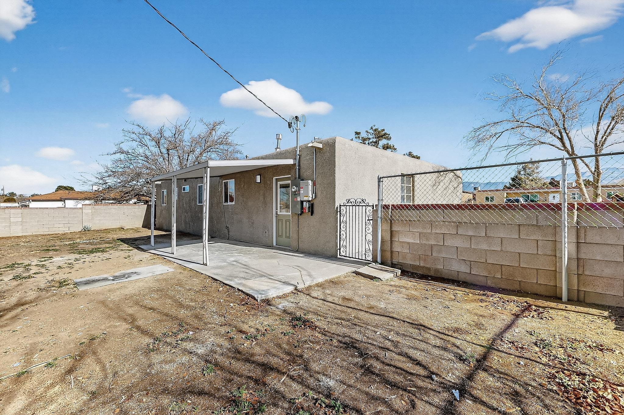 3419 E La Veta Drive NE