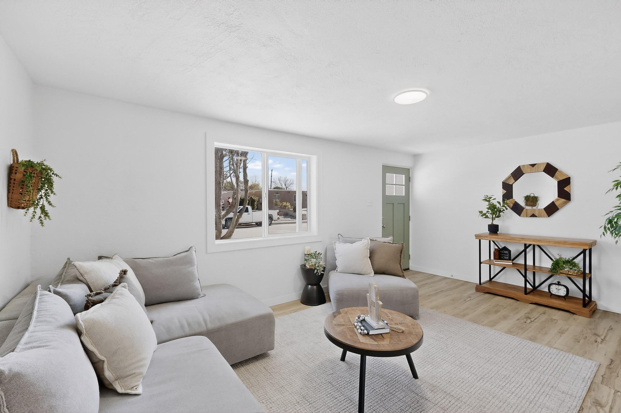 3419 E La Veta Drive NE