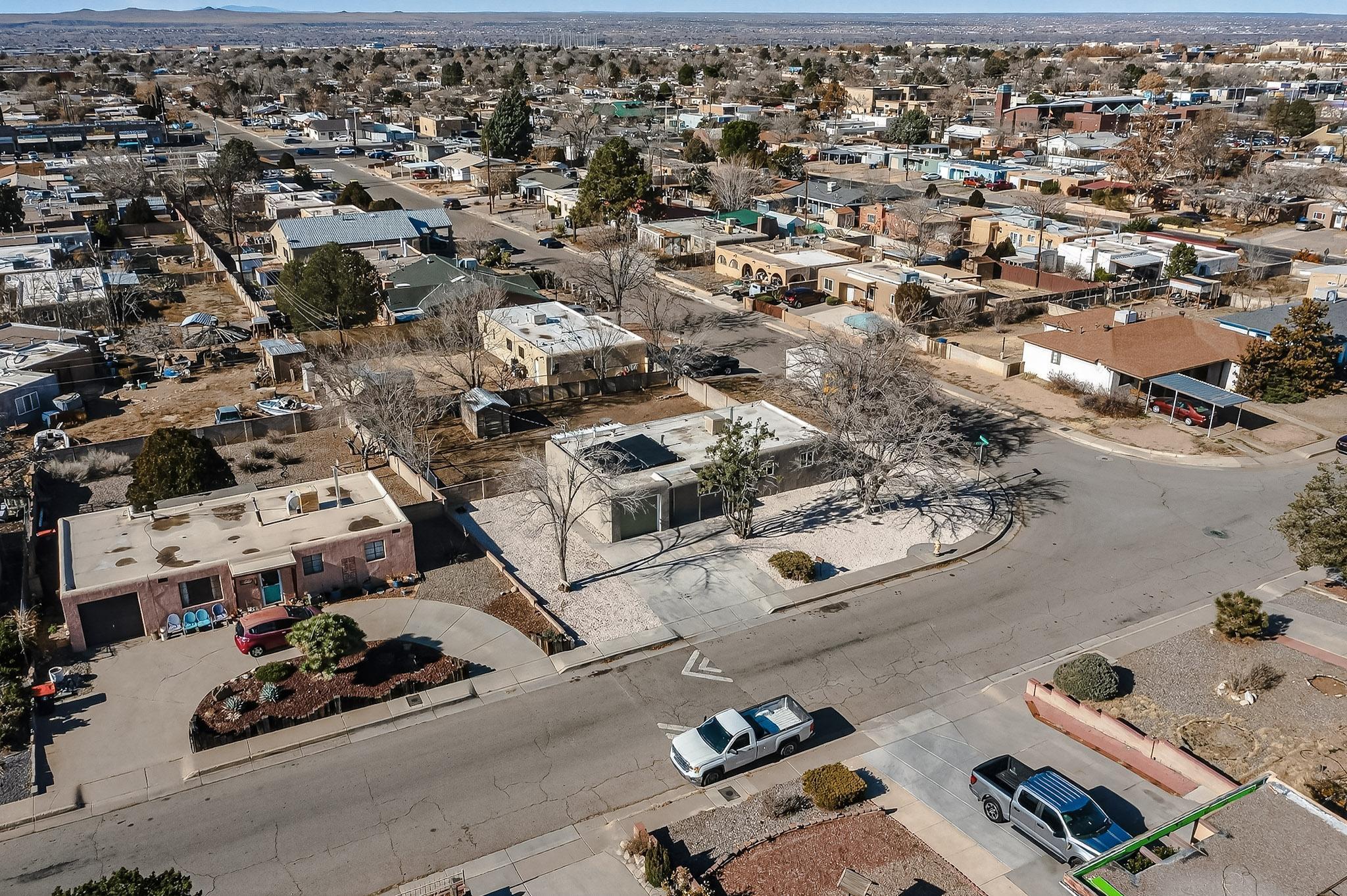 3419 E La Veta Drive NE