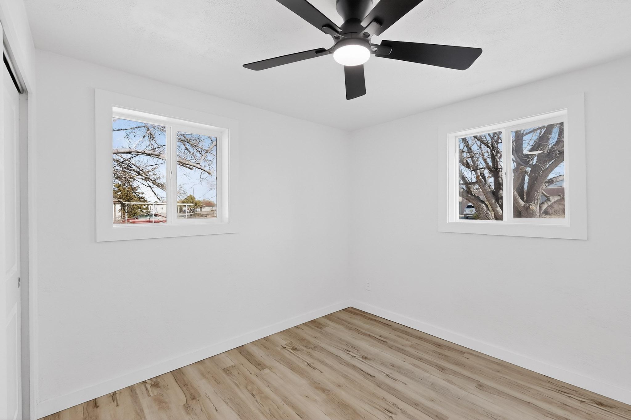 3419 E La Veta Drive NE