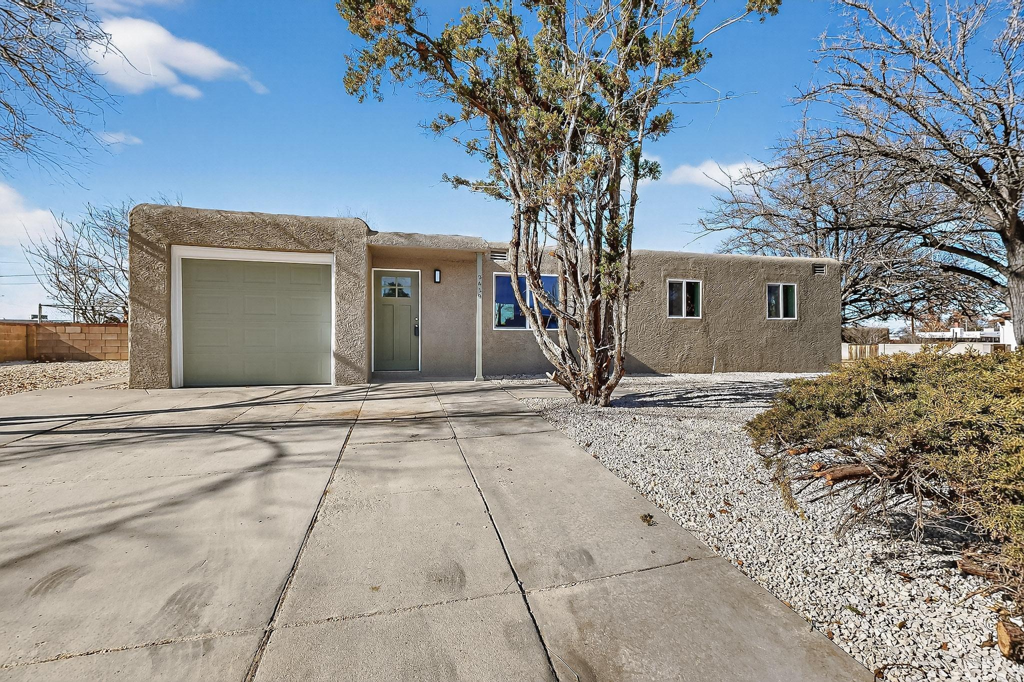 3419 E La Veta Drive NE