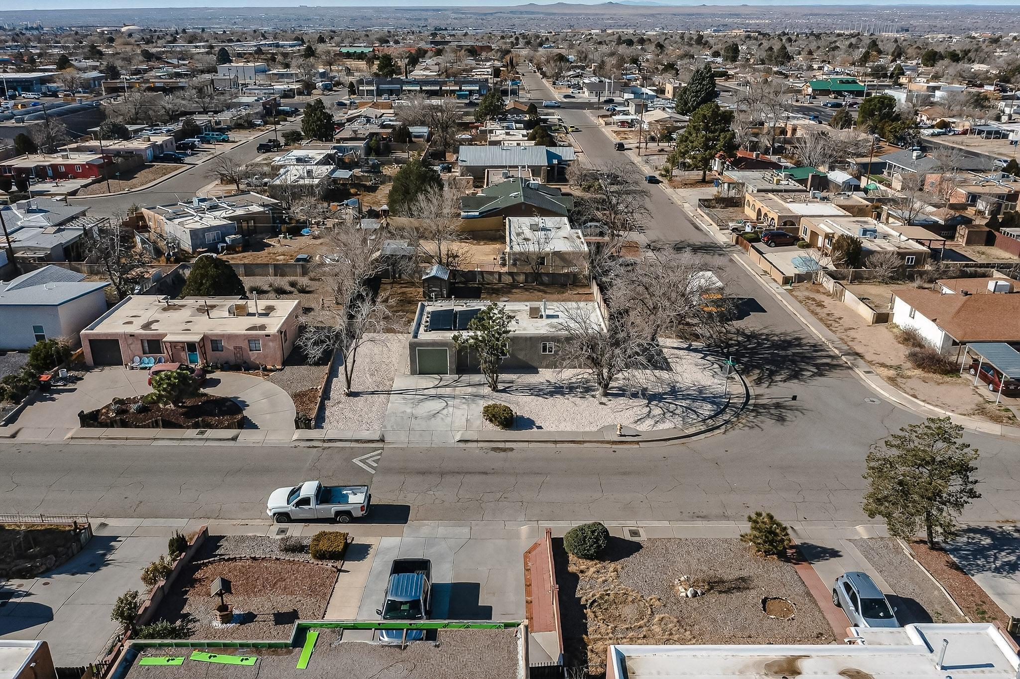 3419 E La Veta Drive NE