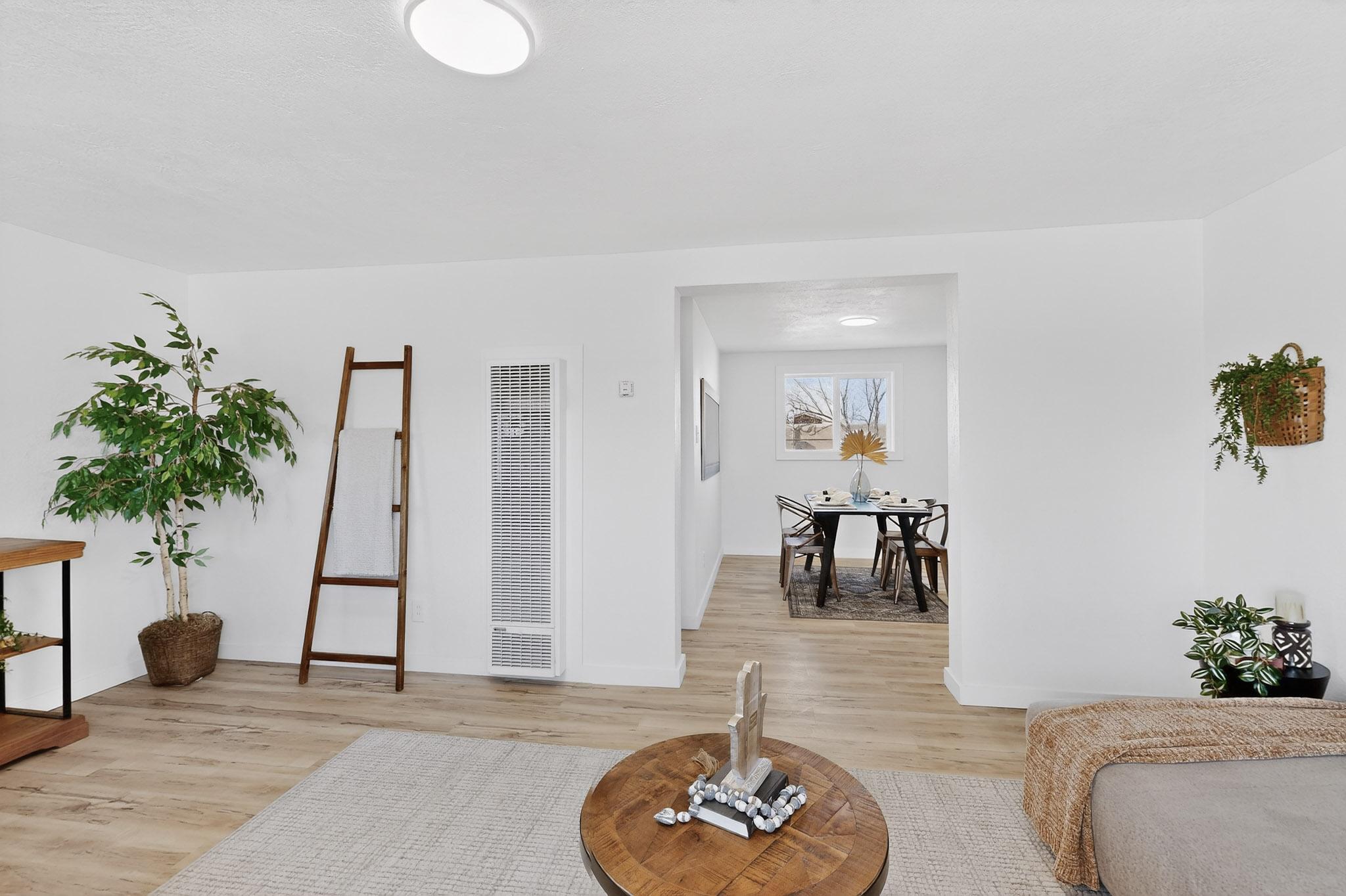 3419 E La Veta Drive NE