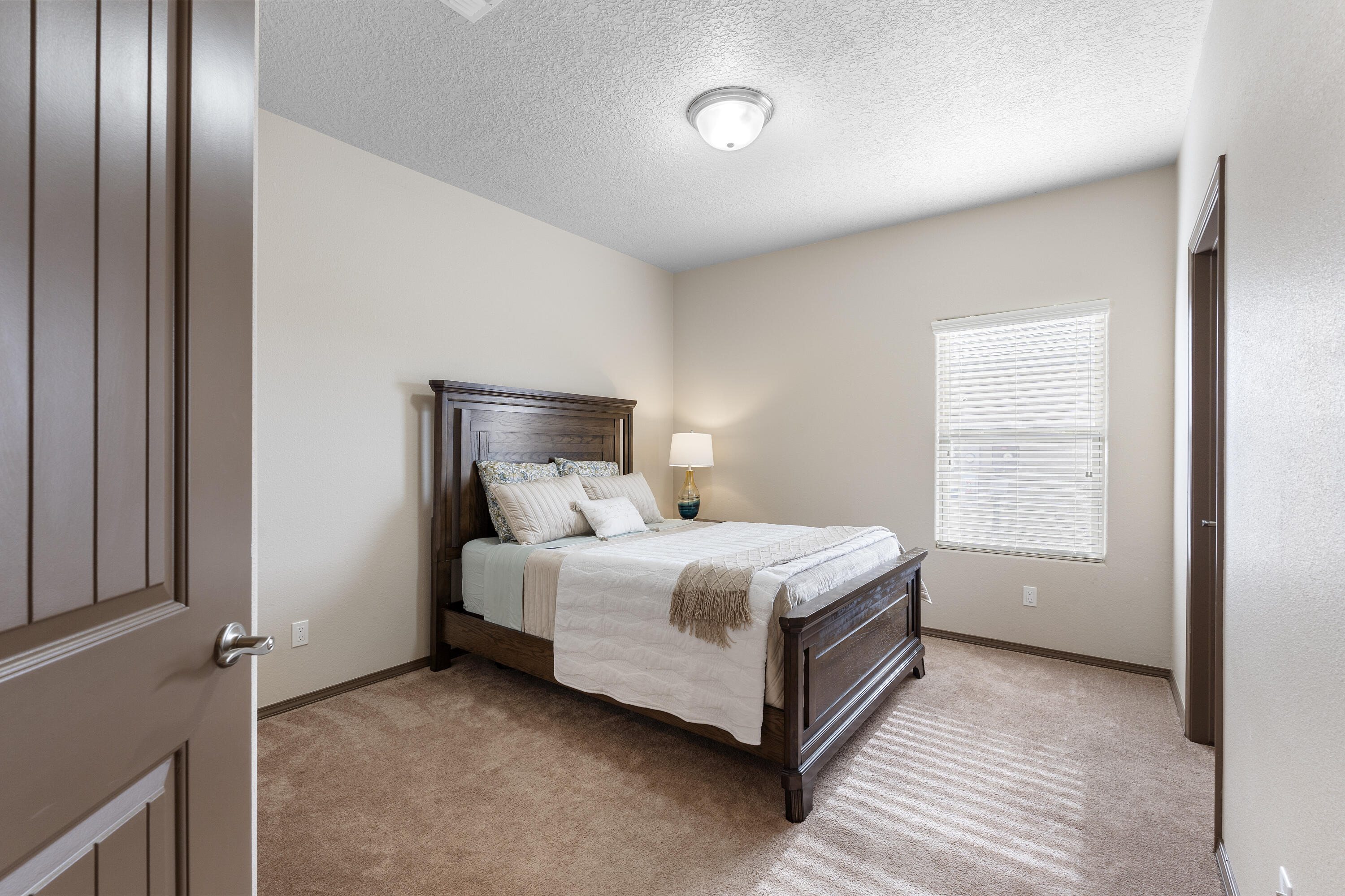 5513 Pikes Peak Loop NE