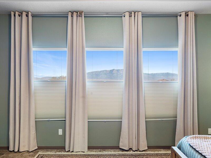 5513 Pikes Peak Loop NE