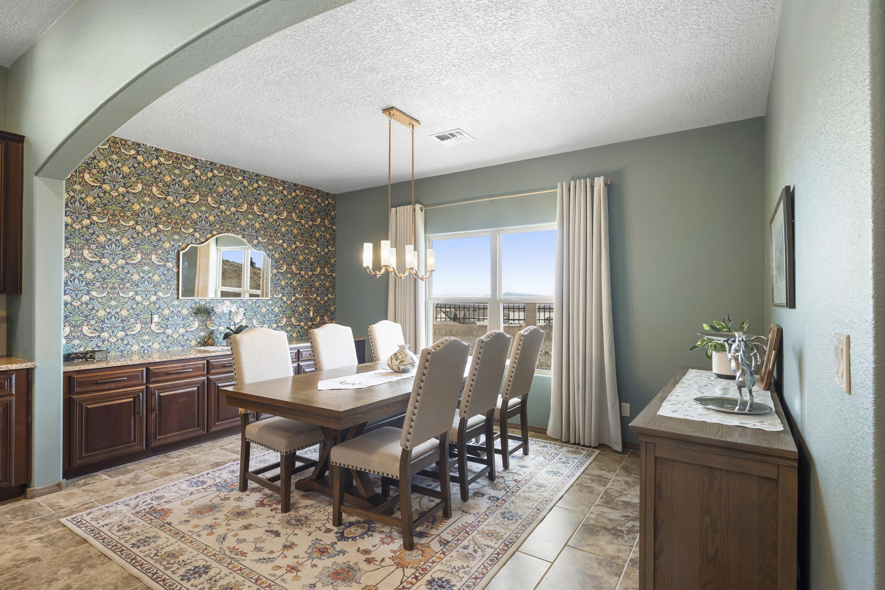 5513 Pikes Peak Loop NE