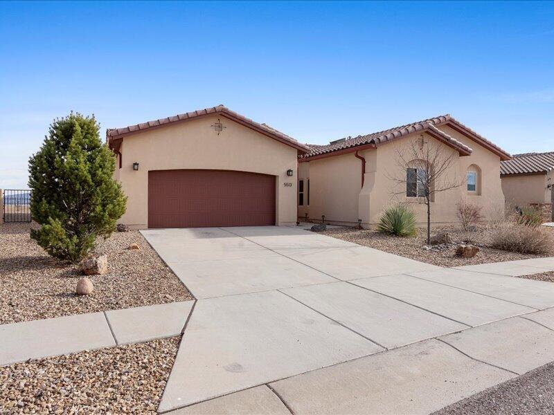 5513 Pikes Peak Loop NE