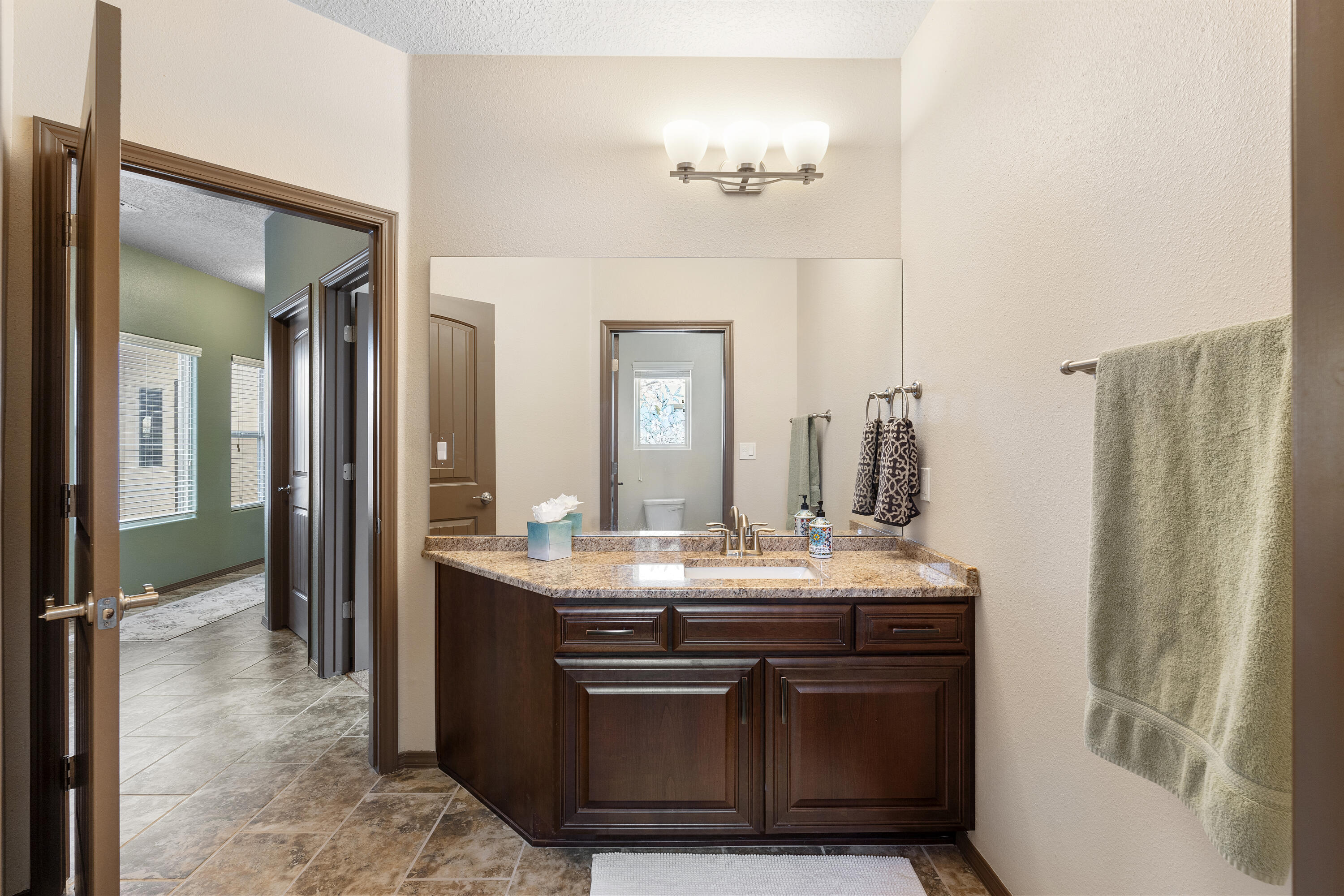 5513 Pikes Peak Loop NE