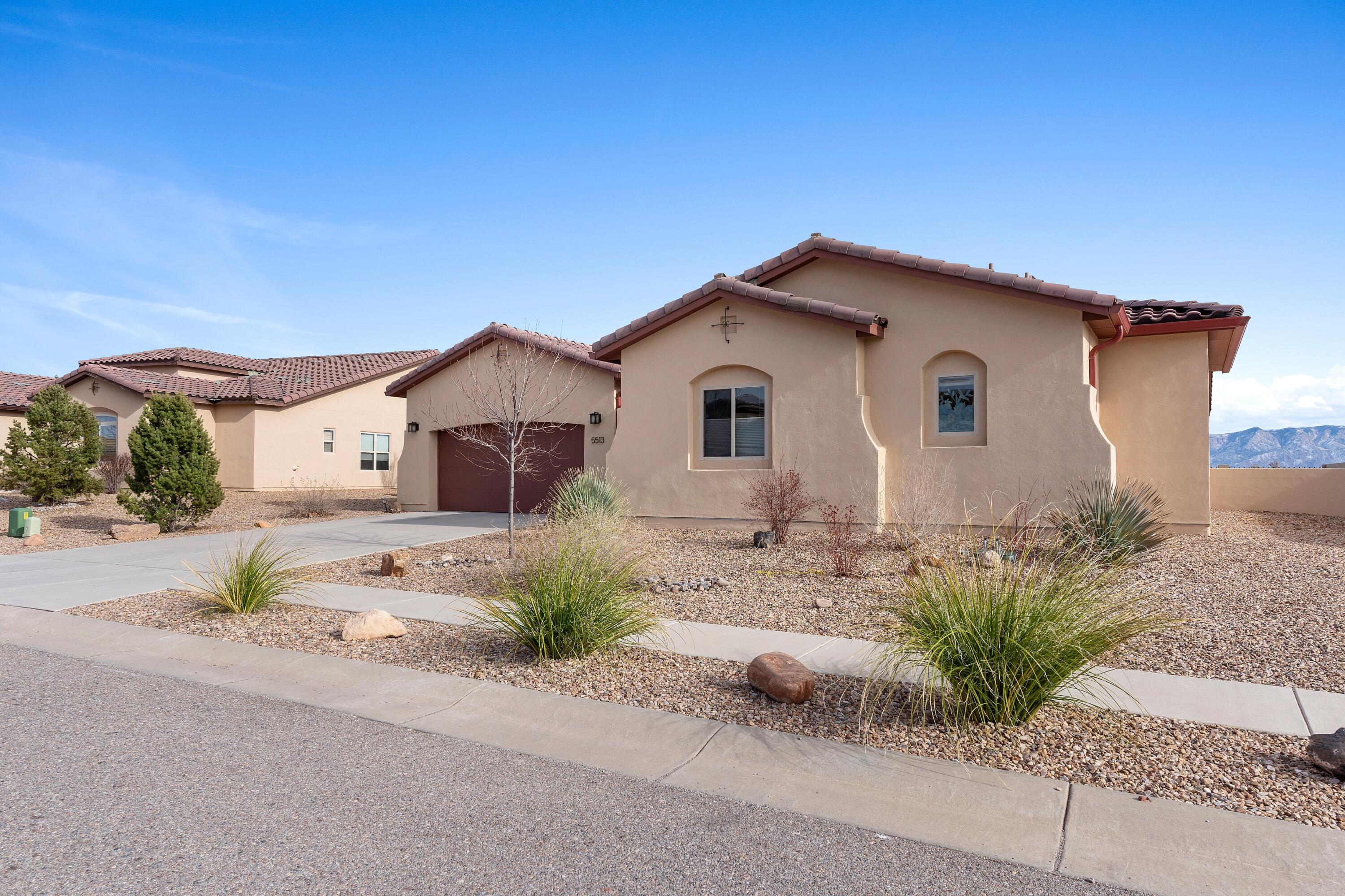 5513 Pikes Peak Loop NE