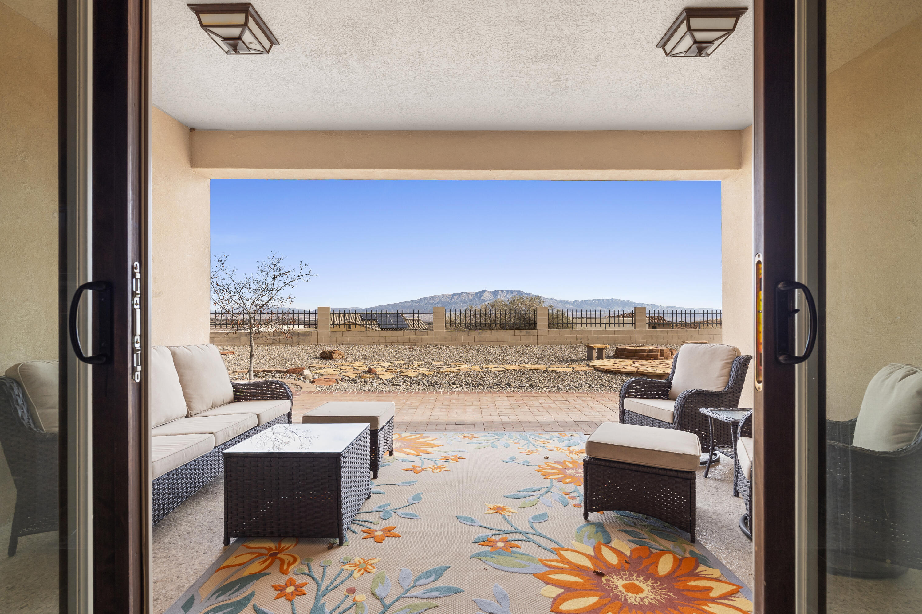 5513 Pikes Peak Loop NE