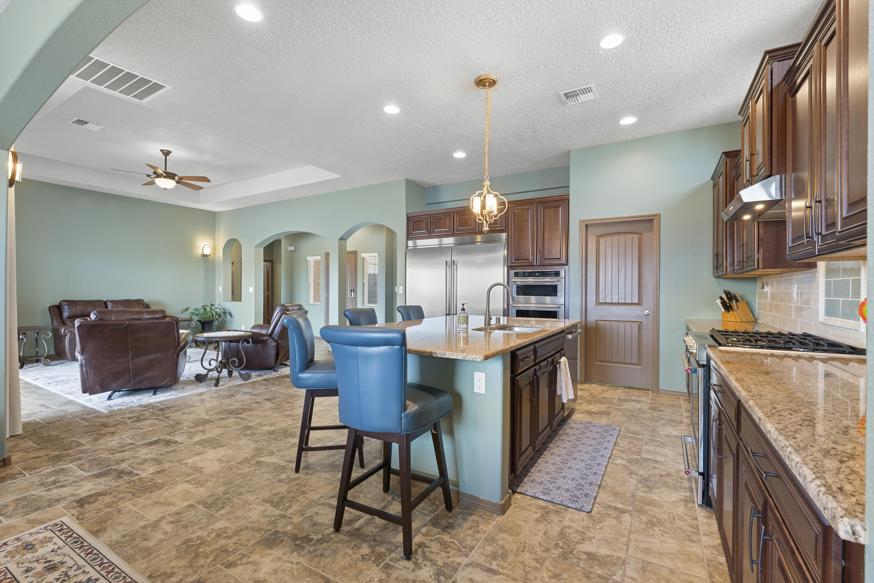 5513 Pikes Peak Loop NE