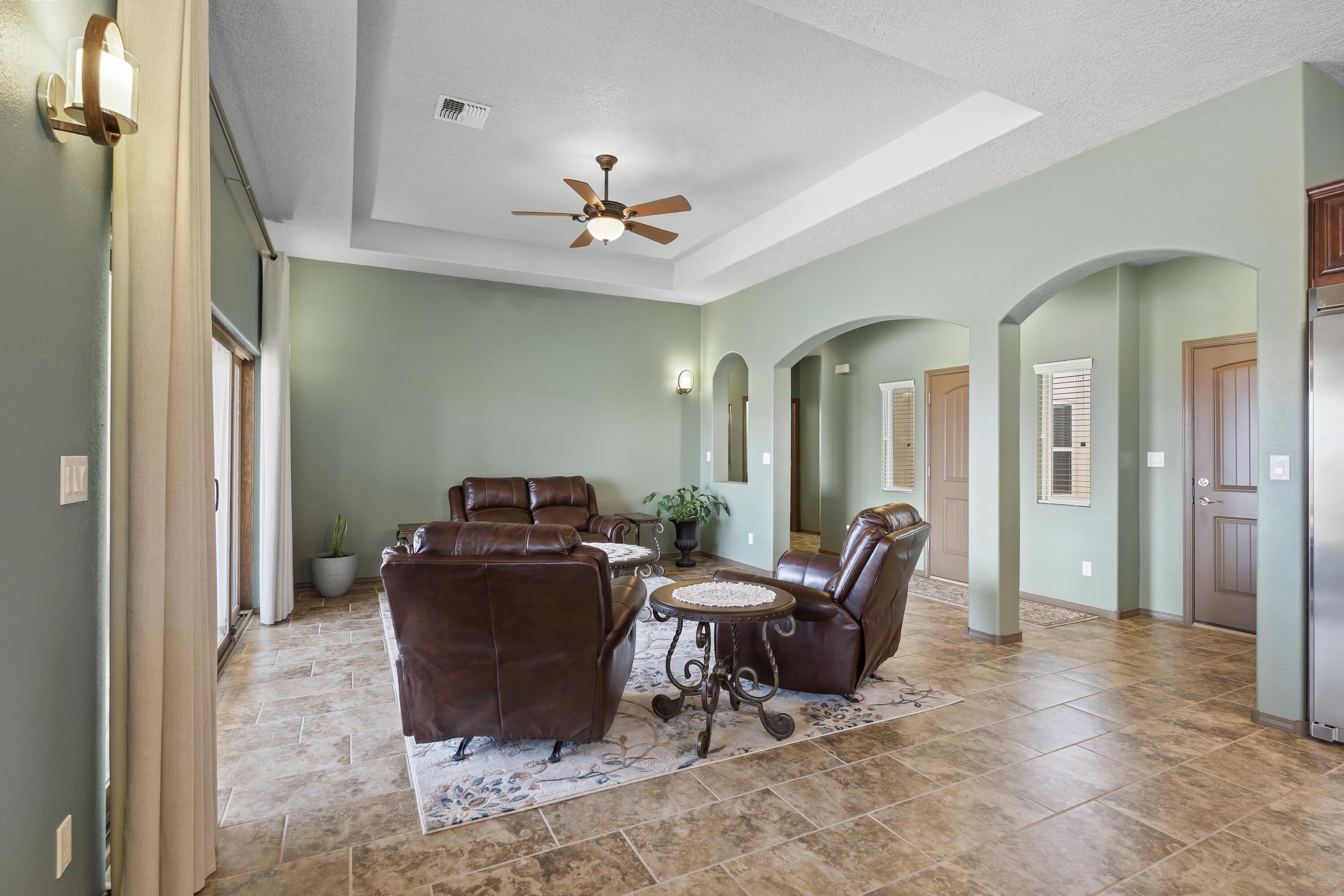 5513 Pikes Peak Loop NE