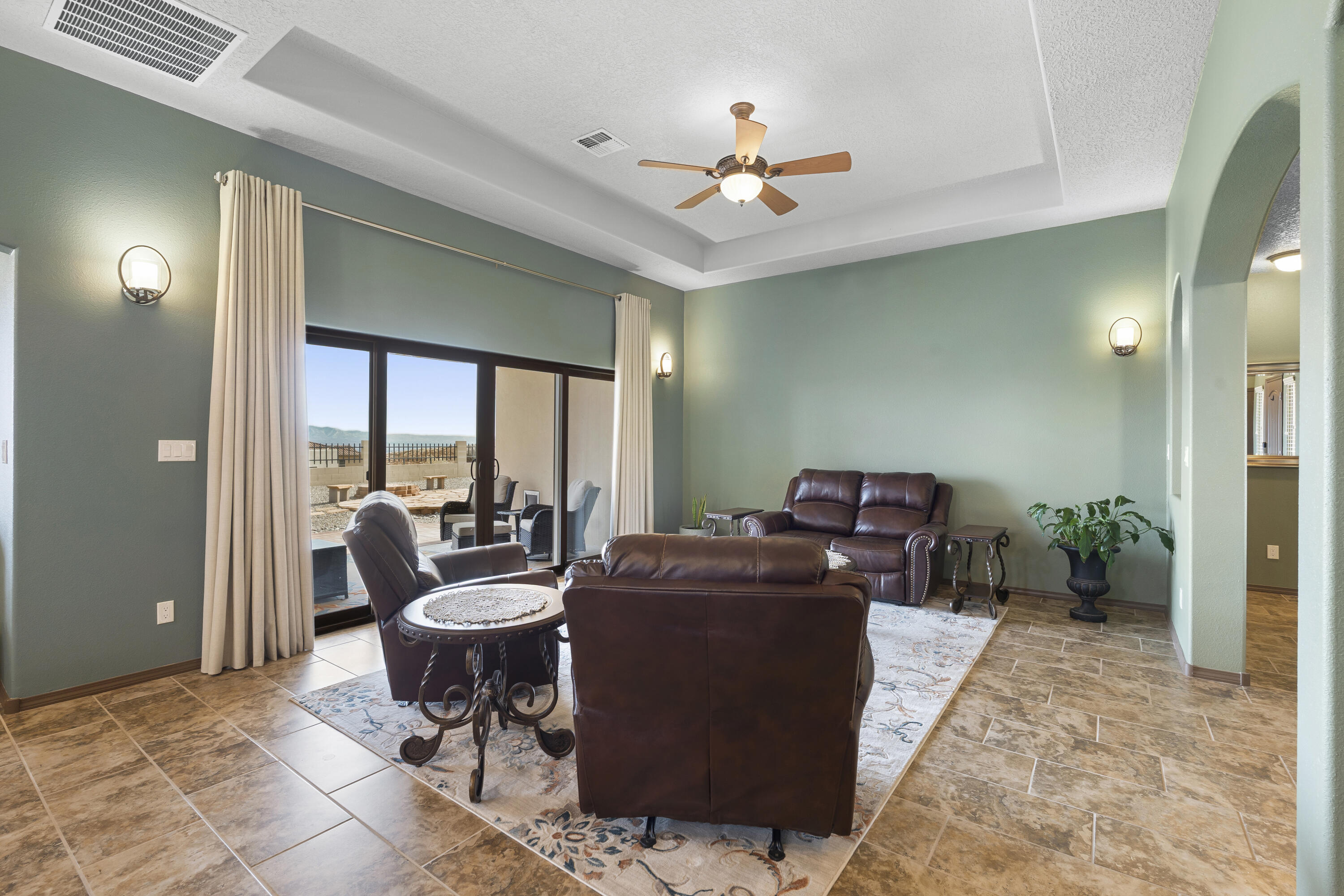 5513 Pikes Peak Loop NE