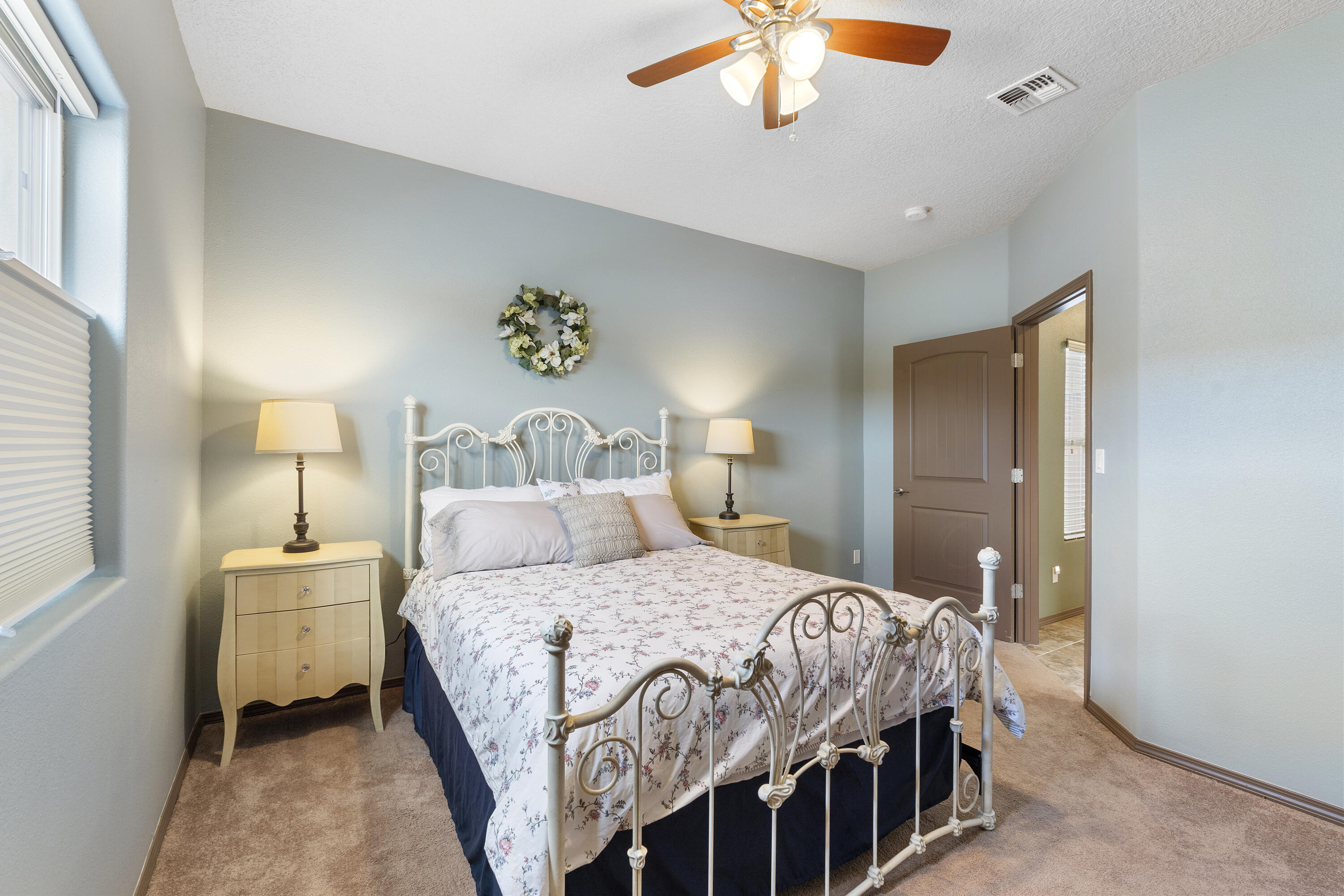 5513 Pikes Peak Loop NE