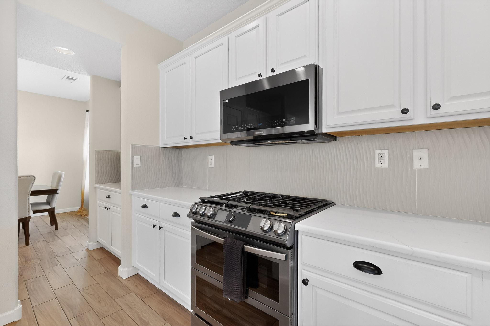 7121 Fairbanks Drive NE