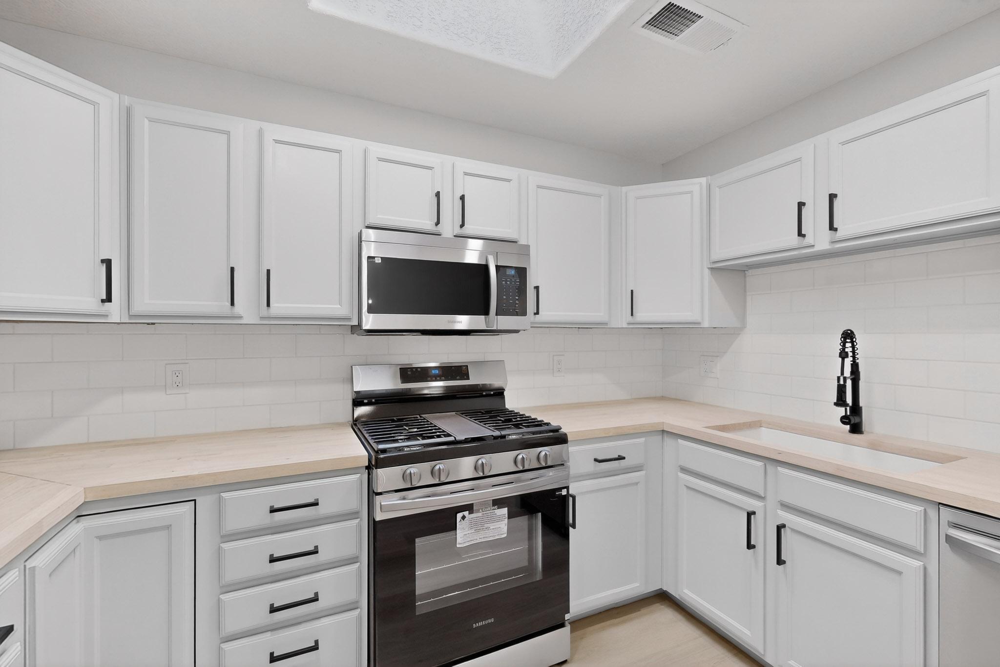 619 Avenida Montoya NE