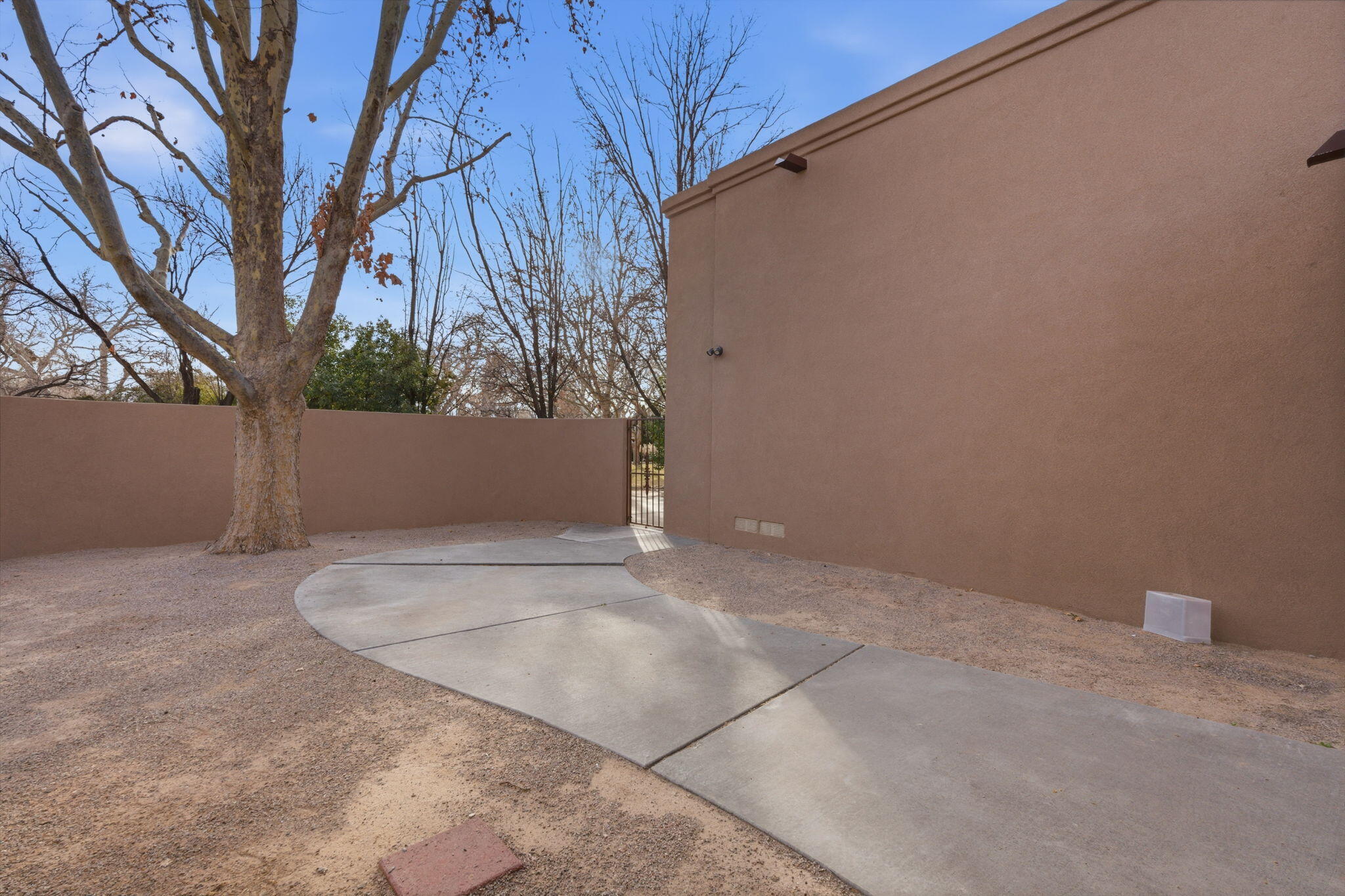 5801 Padre Roberto Road NW