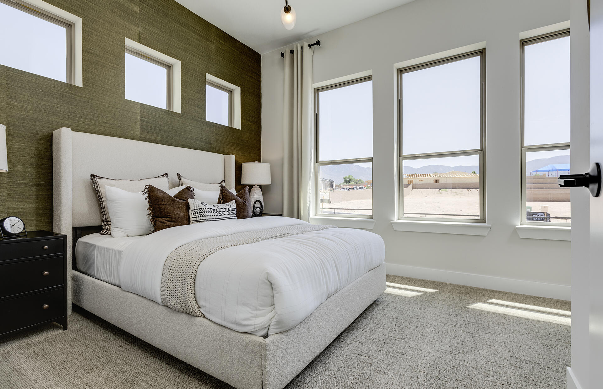 6748 Akademeia Loop NE