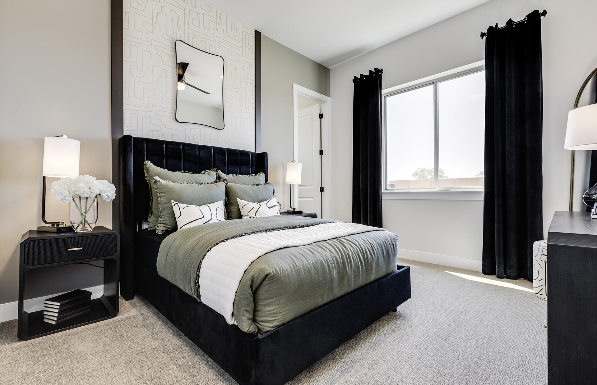 6748 Akademeia Loop NE