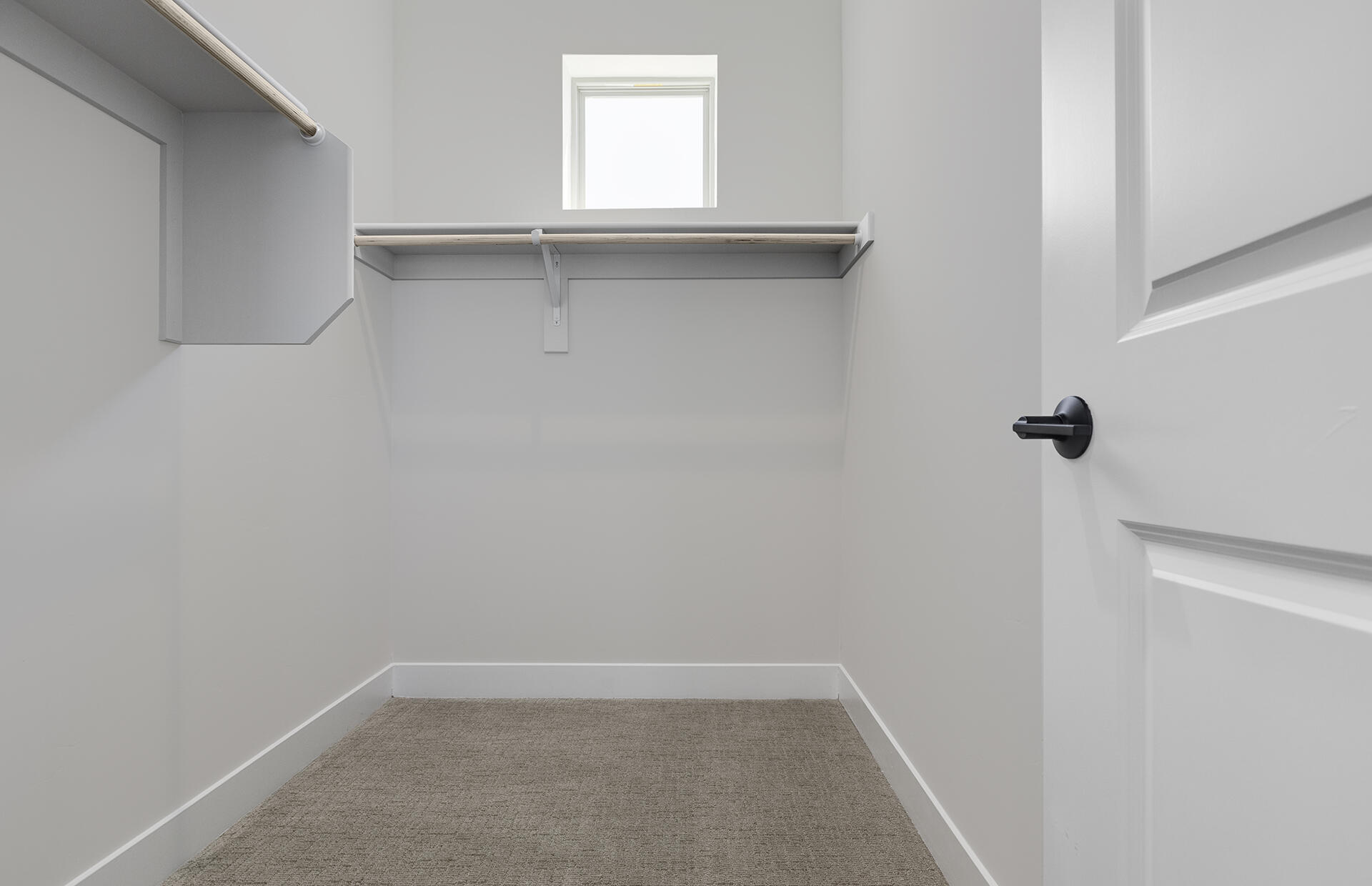 6748 Akademeia Loop NE