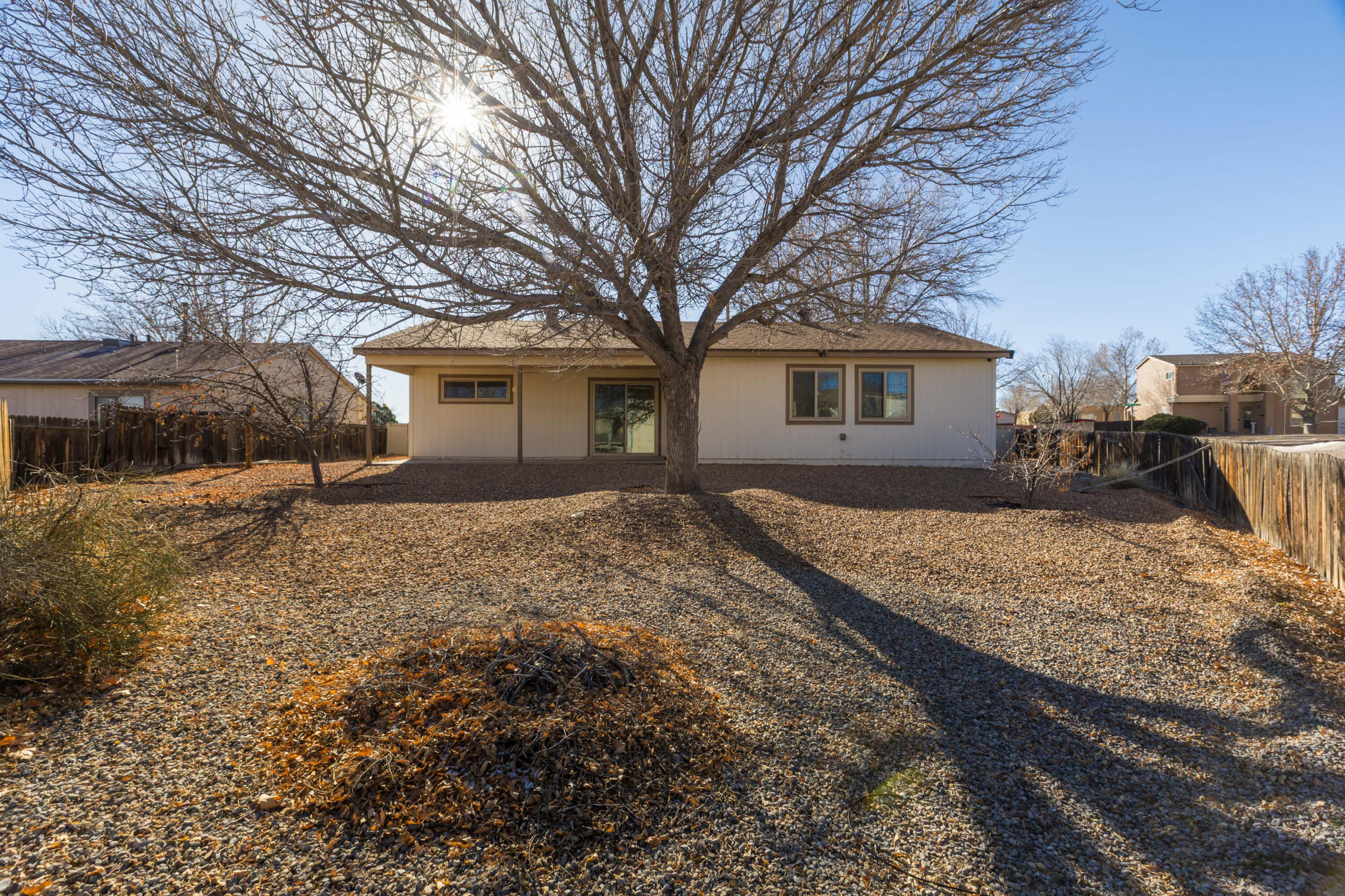 1351 Golden Eye Loop NE