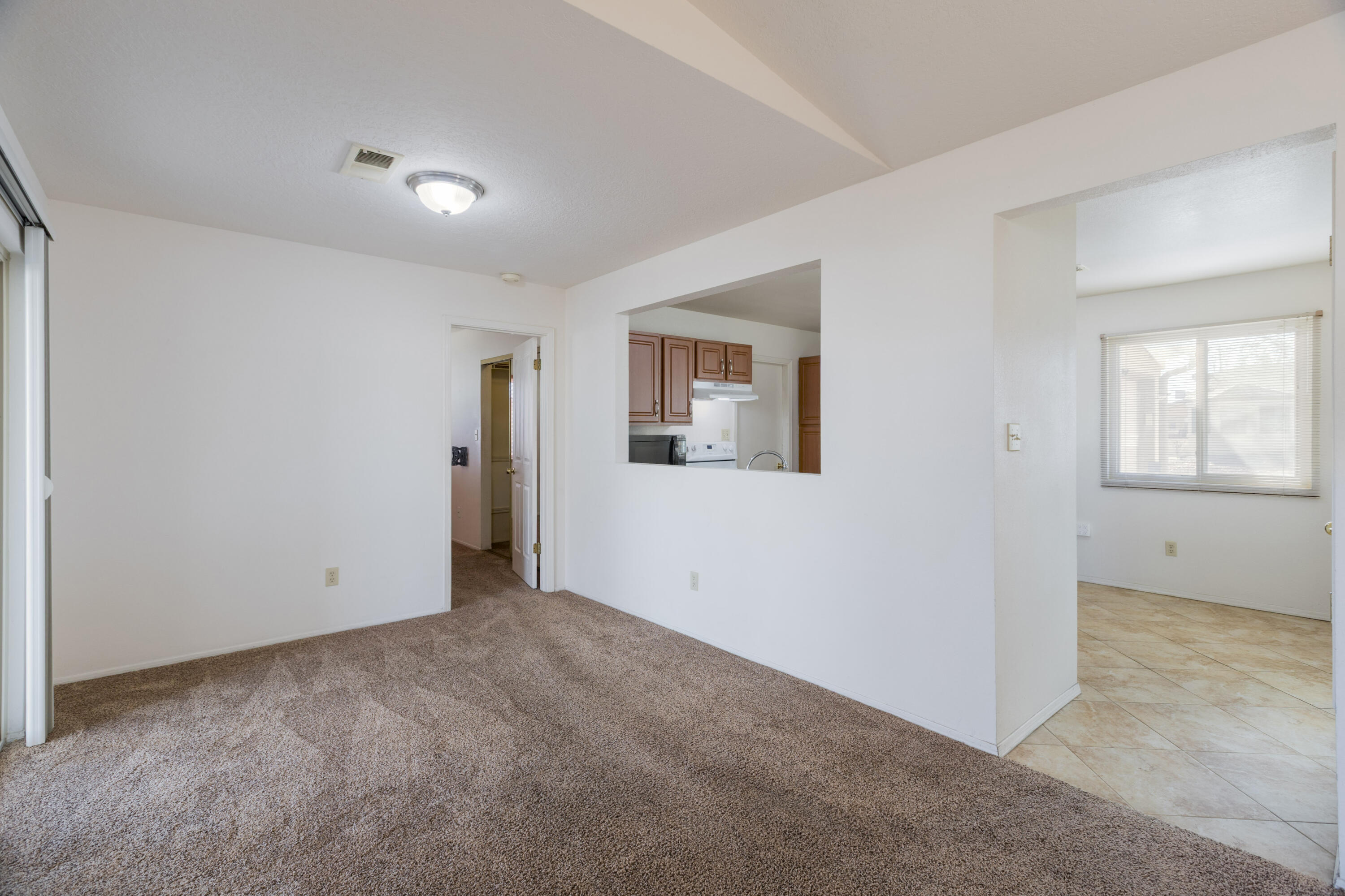 1351 Golden Eye Loop NE