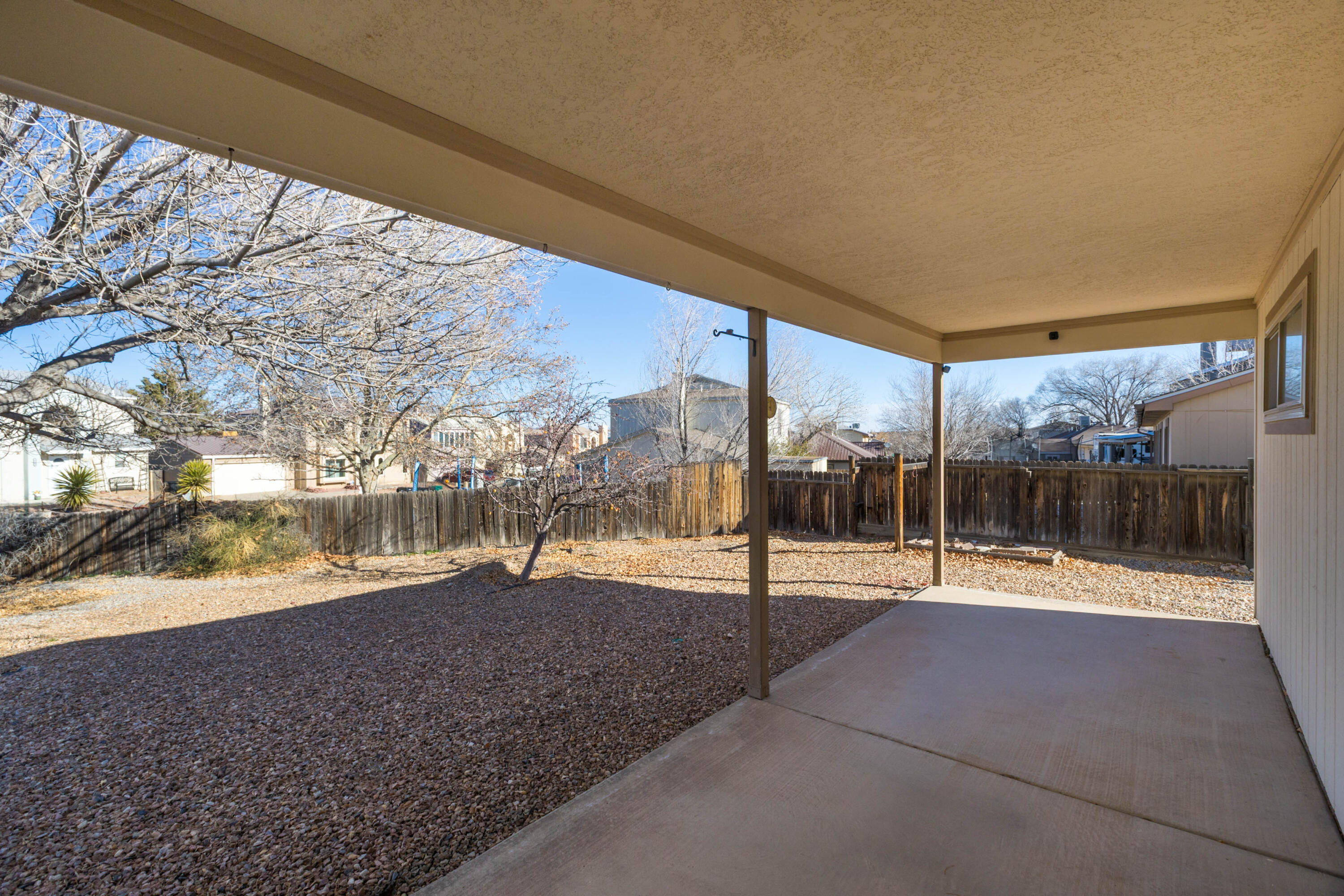 1351 Golden Eye Loop NE