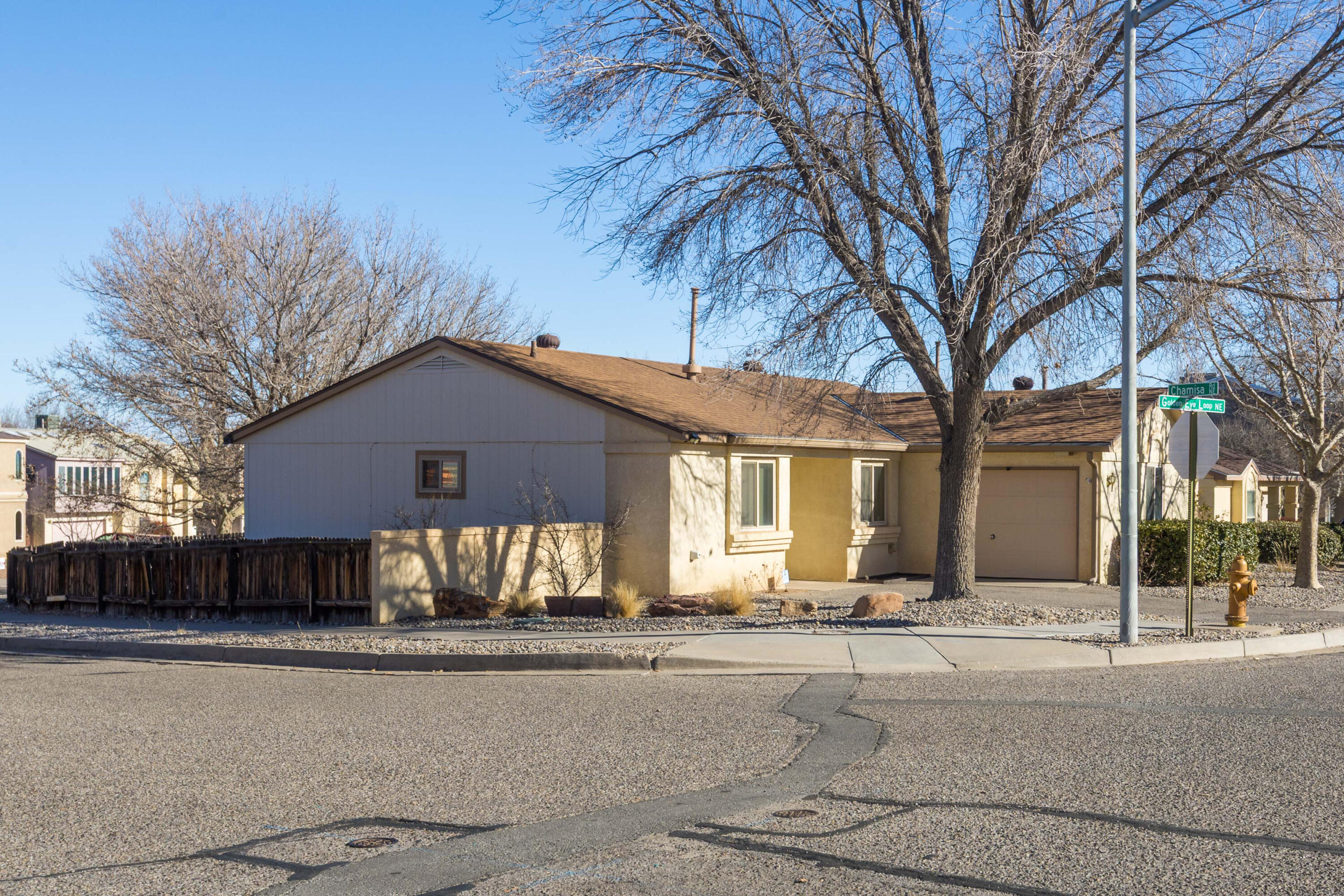 1351 Golden Eye Loop NE