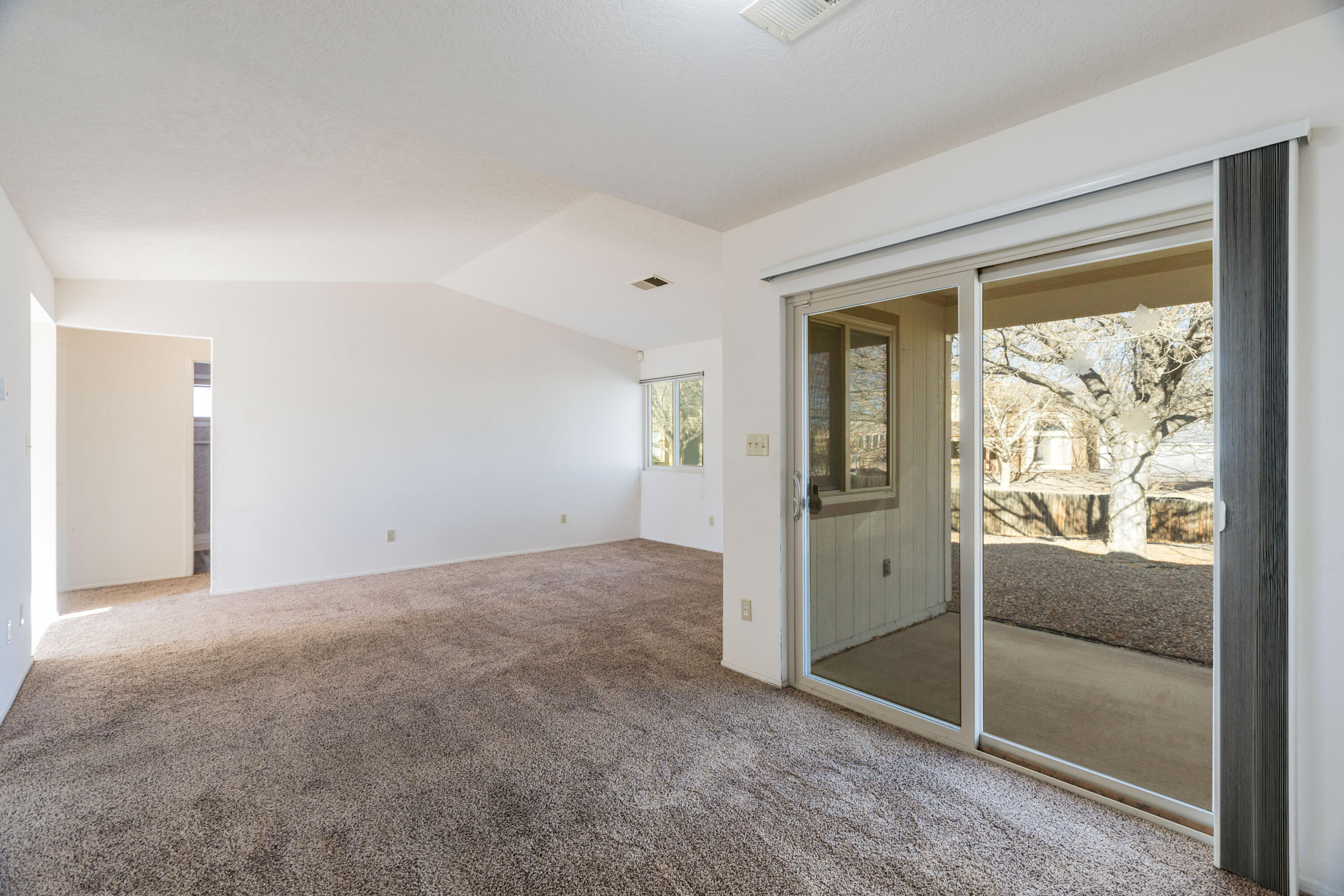 1351 Golden Eye Loop NE