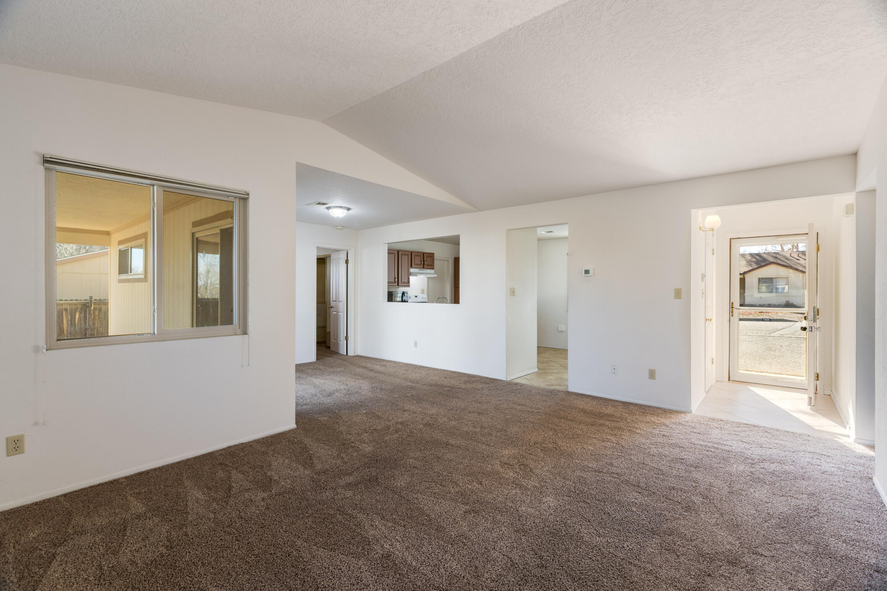 1351 Golden Eye Loop NE