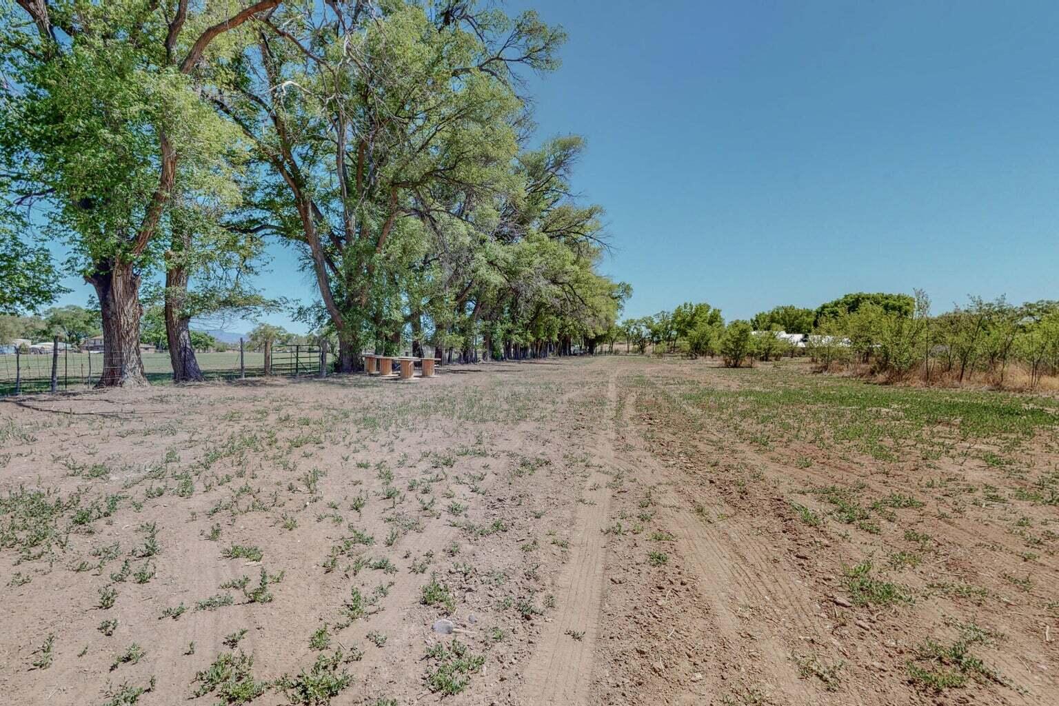2216 Pajarito Road SW