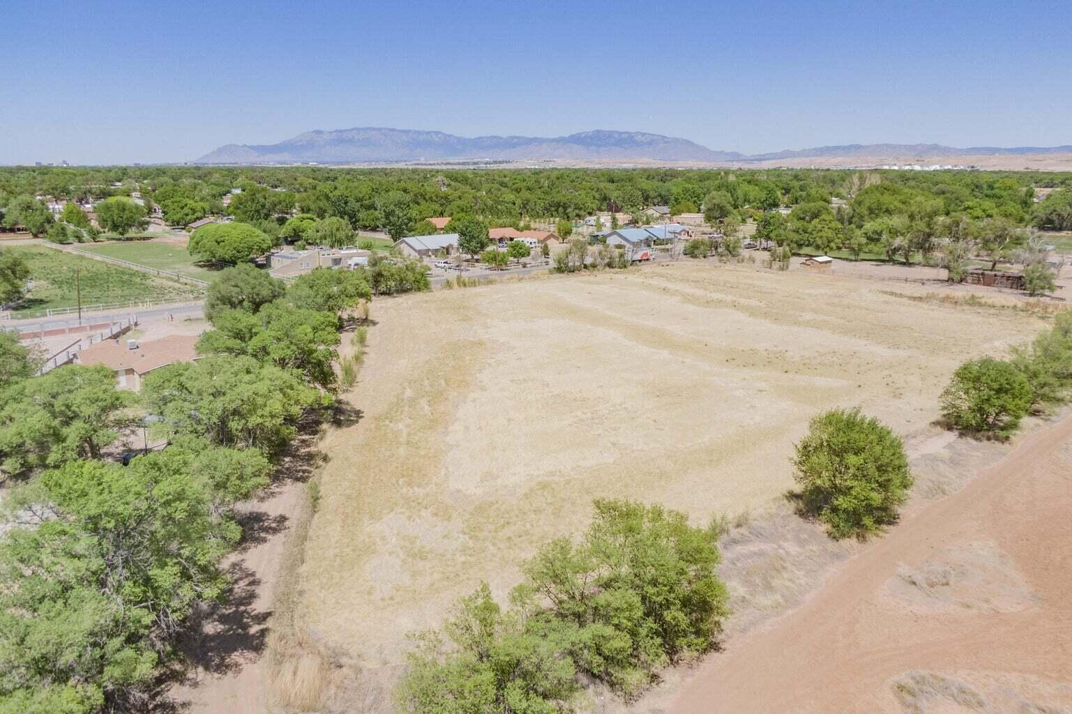 2216 Pajarito Road SW