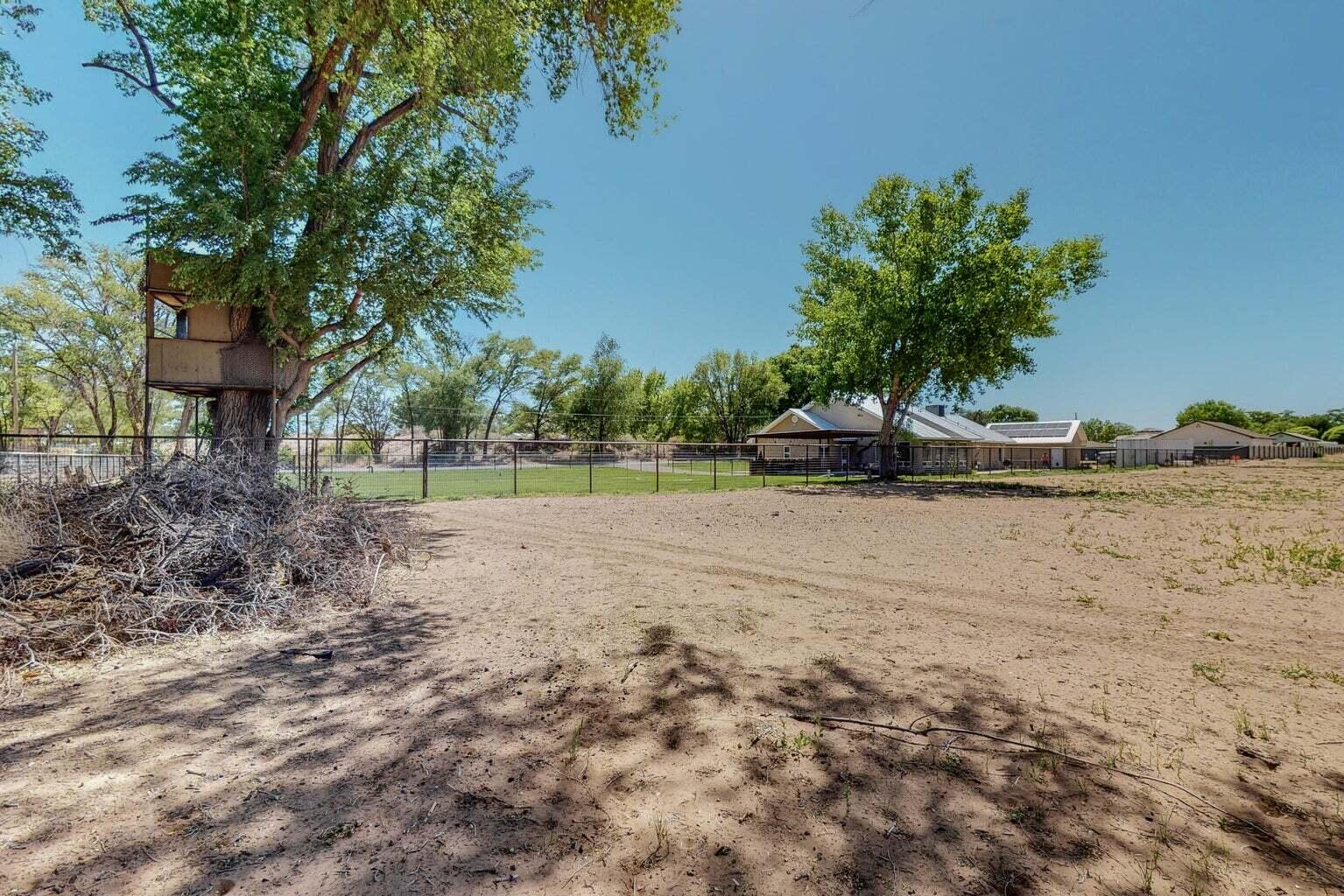 2216 Pajarito Road SW