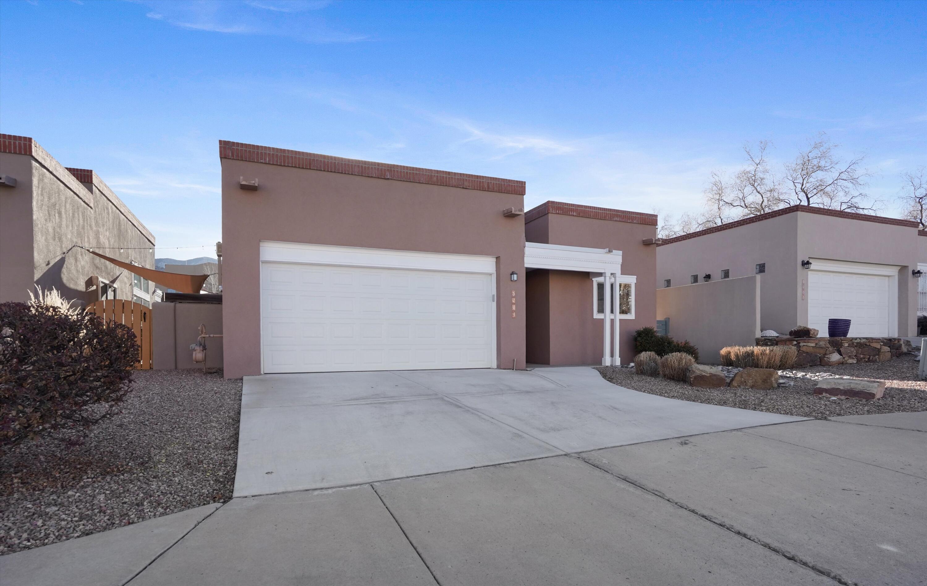 5704 Vulcan Vista Drive NE