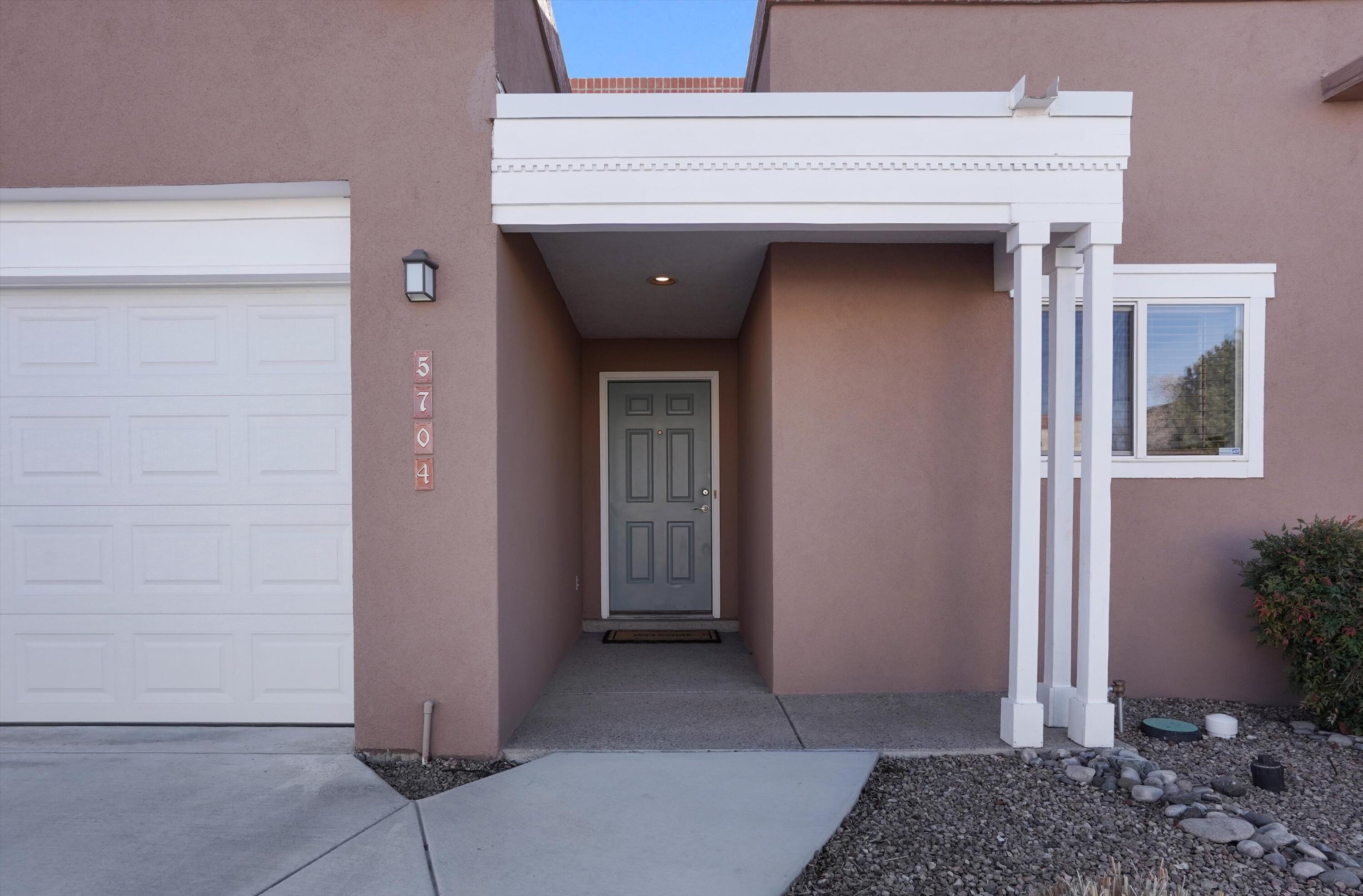 5704 Vulcan Vista Drive NE