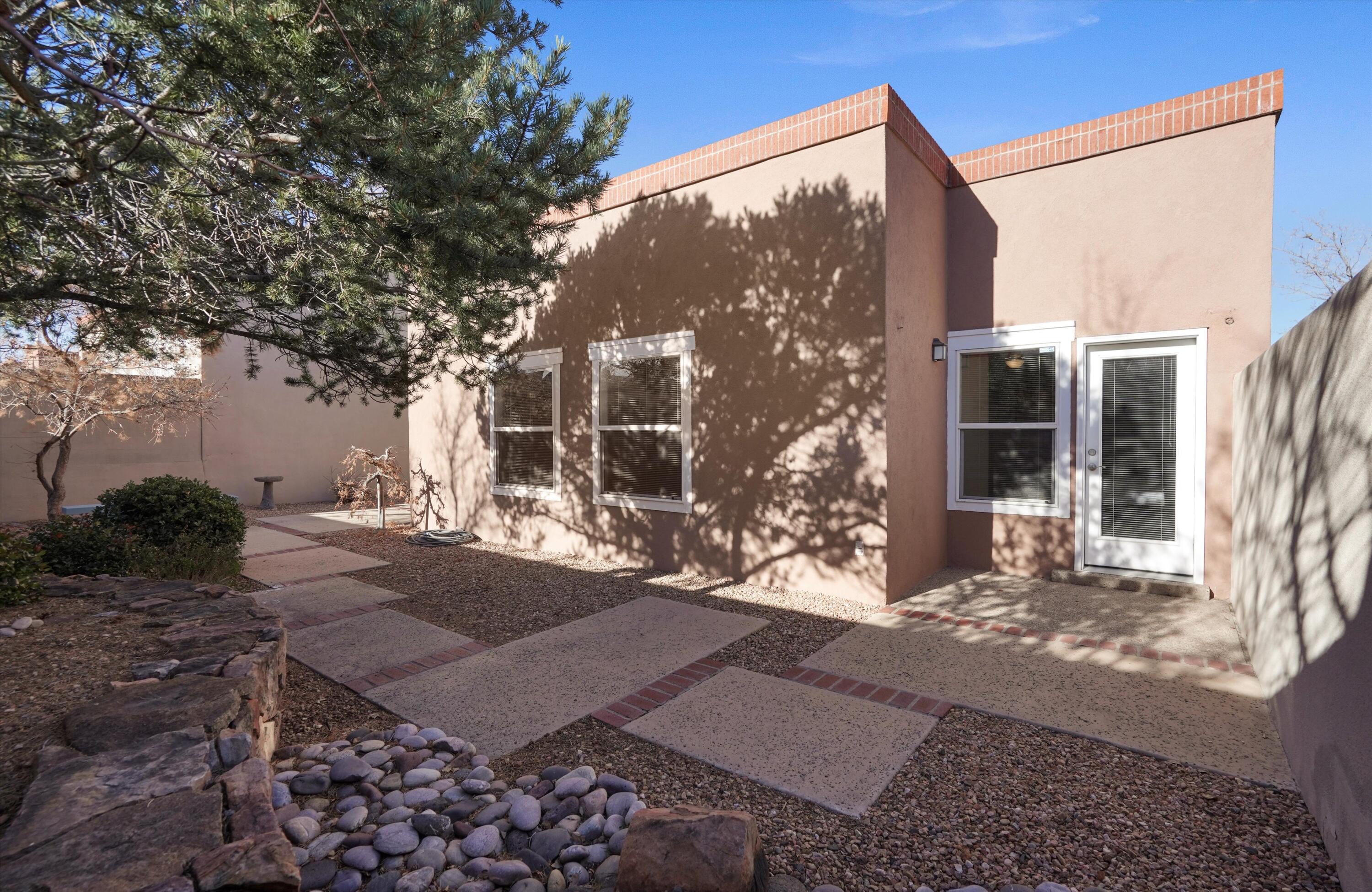5704 Vulcan Vista Drive NE