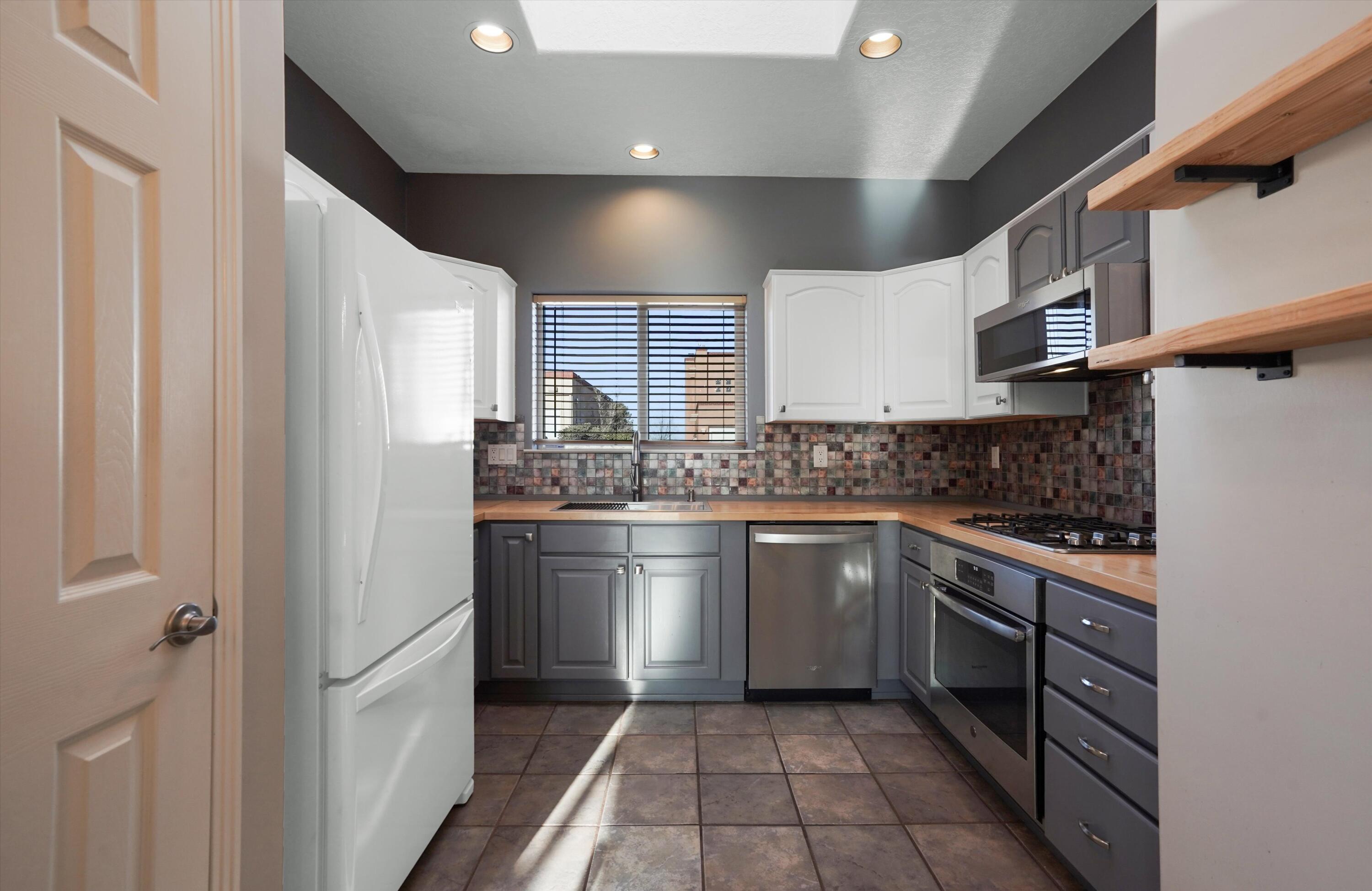 5704 Vulcan Vista Drive NE