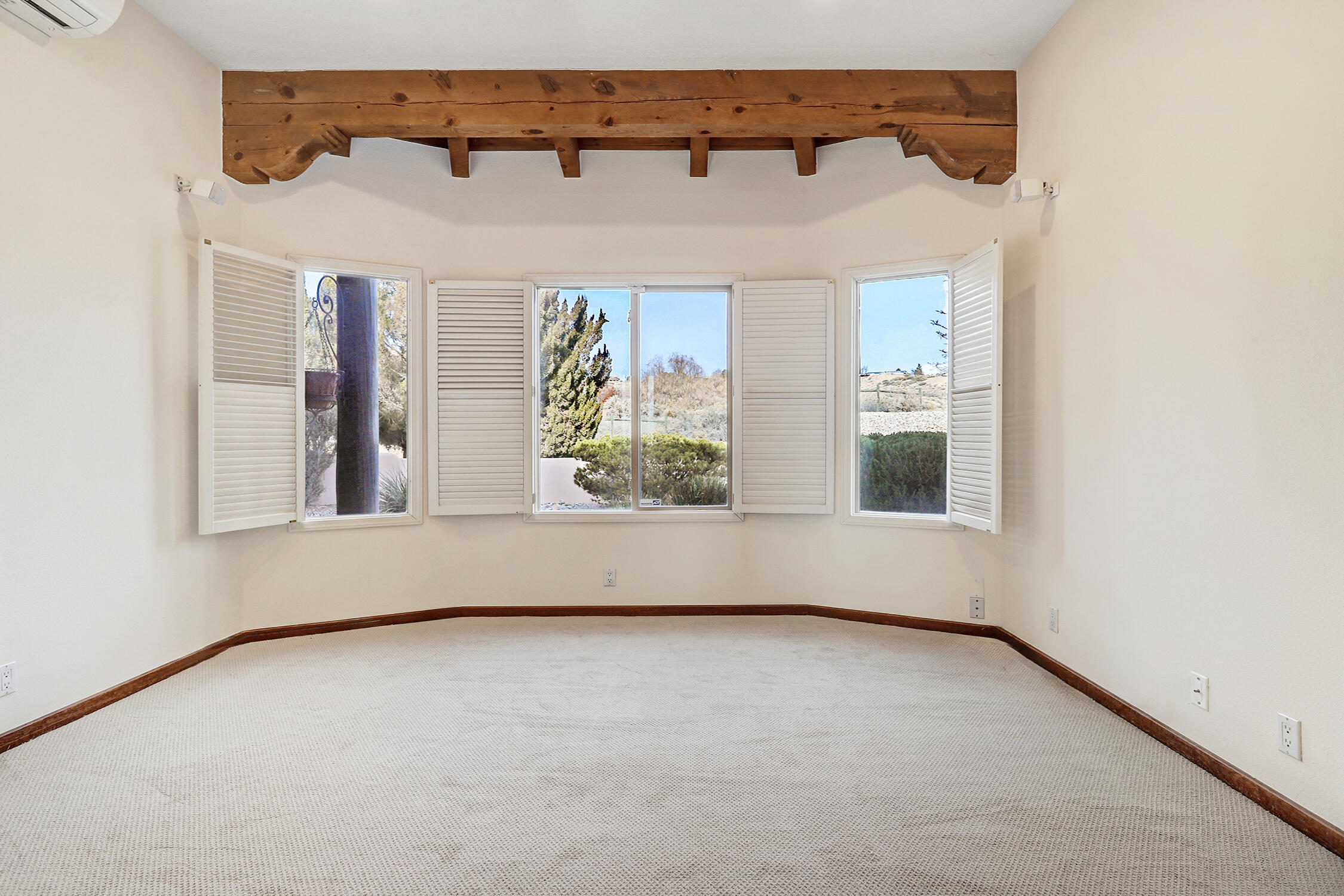 179 Tierra Encantada