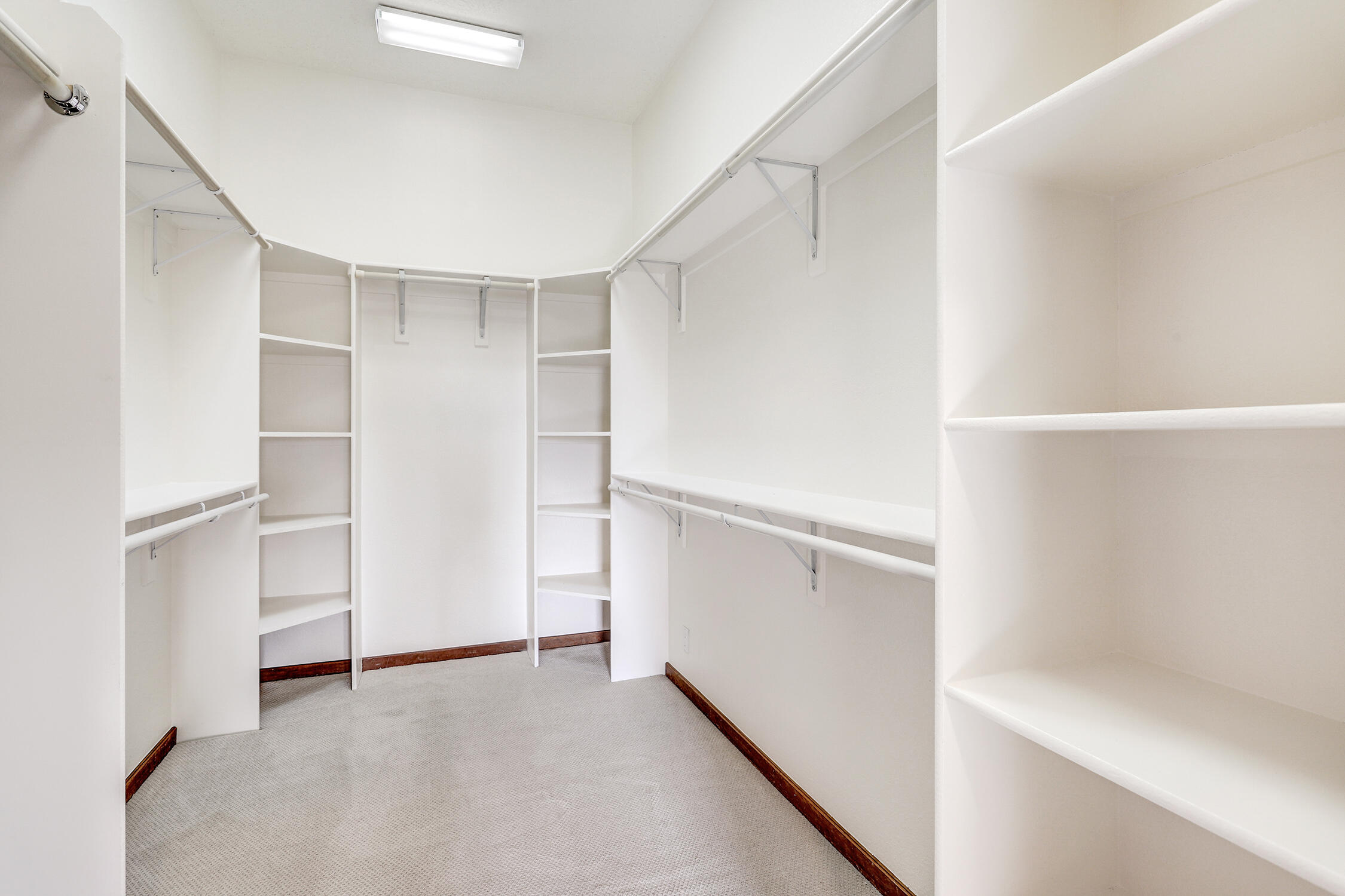 179 Tierra Encantada