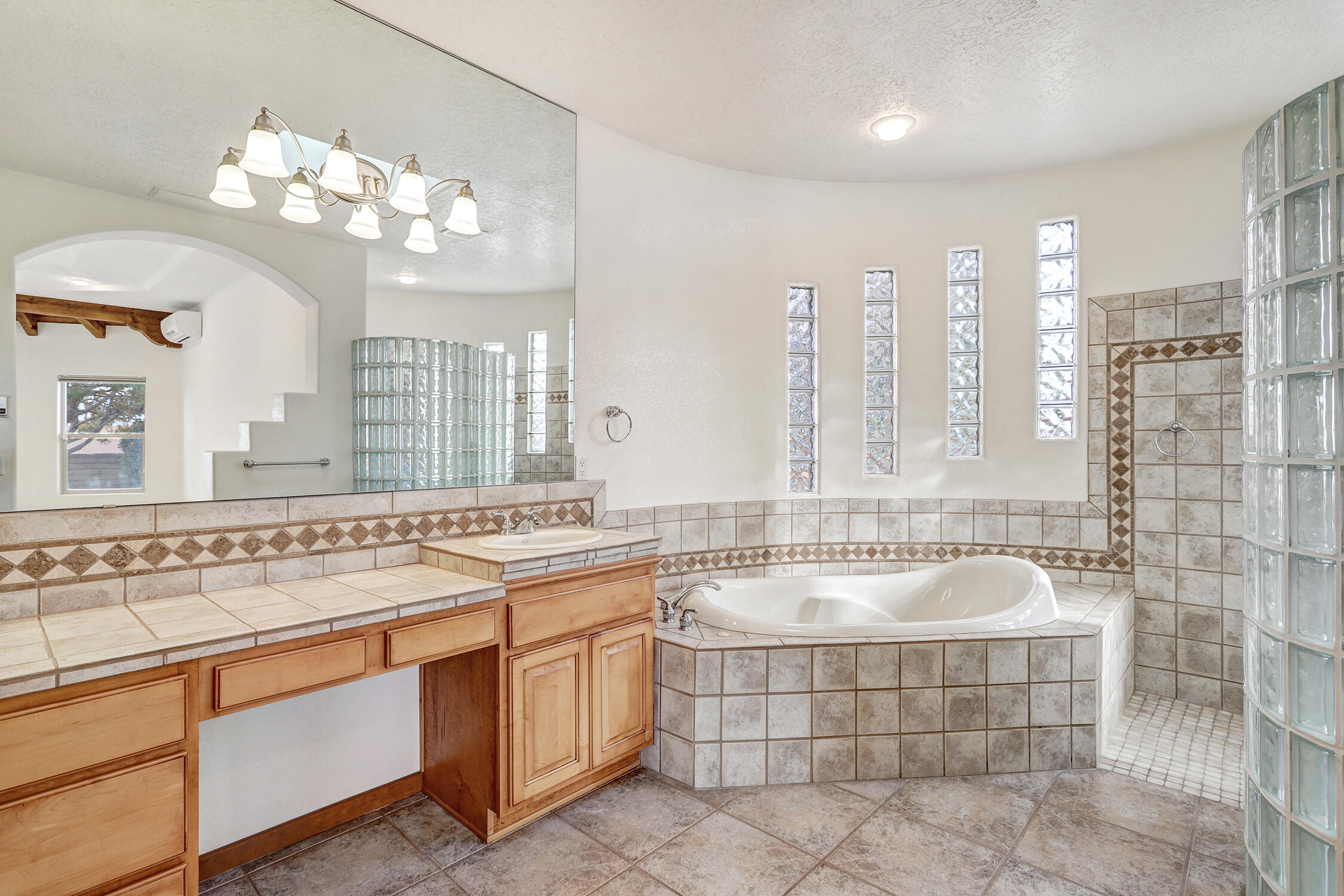 179 Tierra Encantada