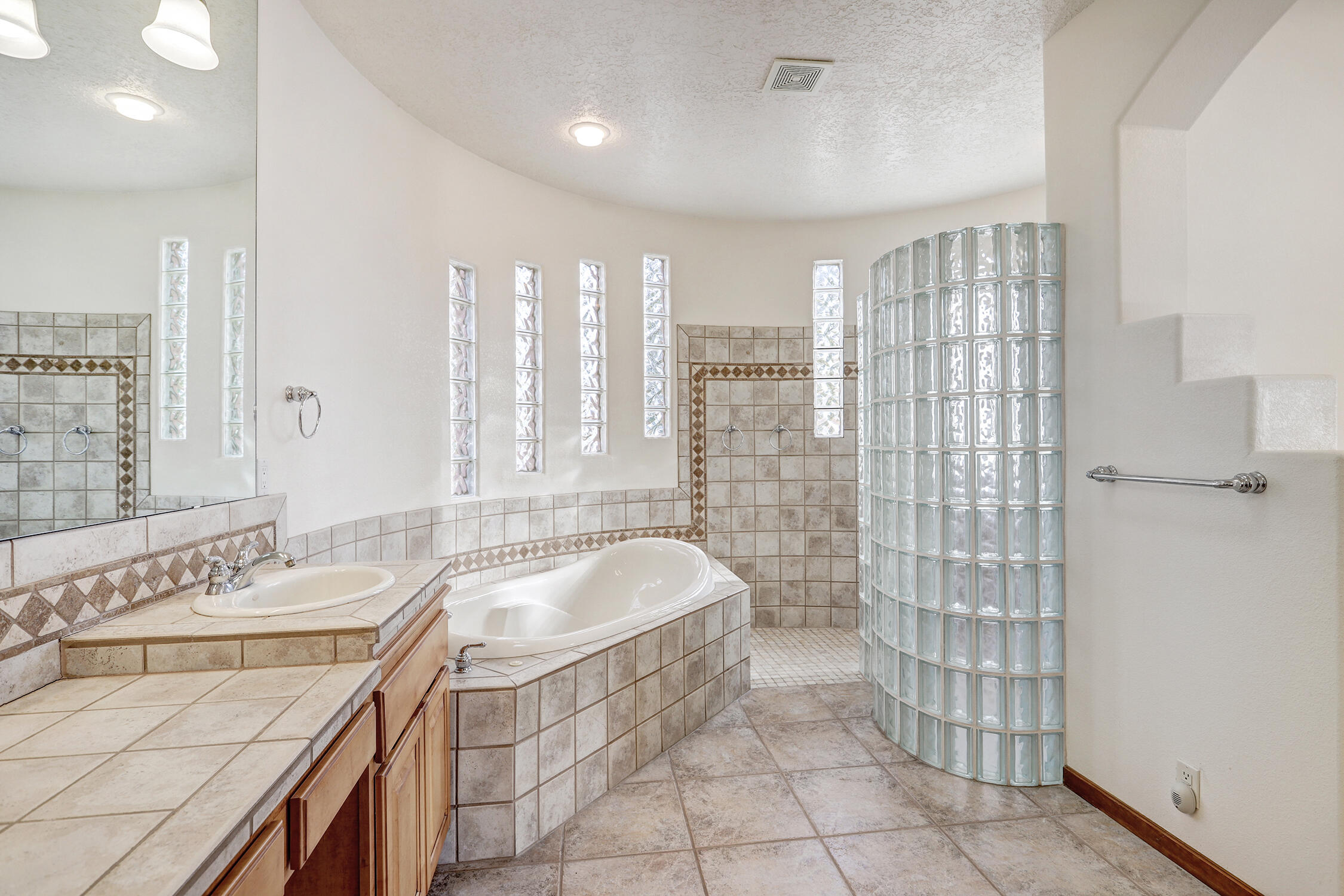 179 Tierra Encantada