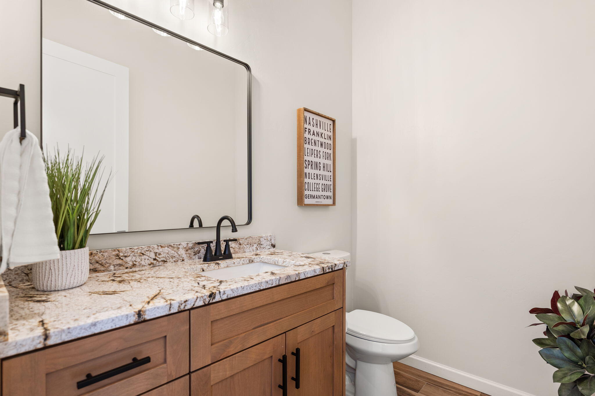 6717 Nacelle Road NE