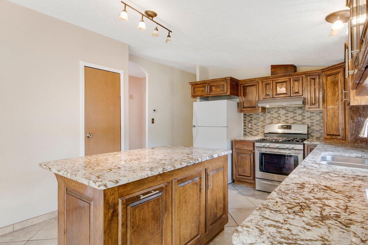 2713 Barcelona Road SW