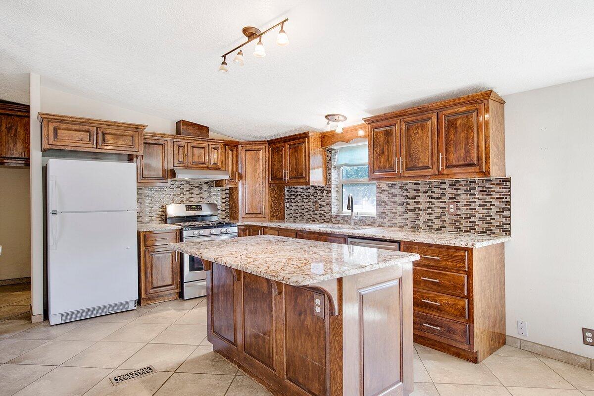 2713 Barcelona Road SW