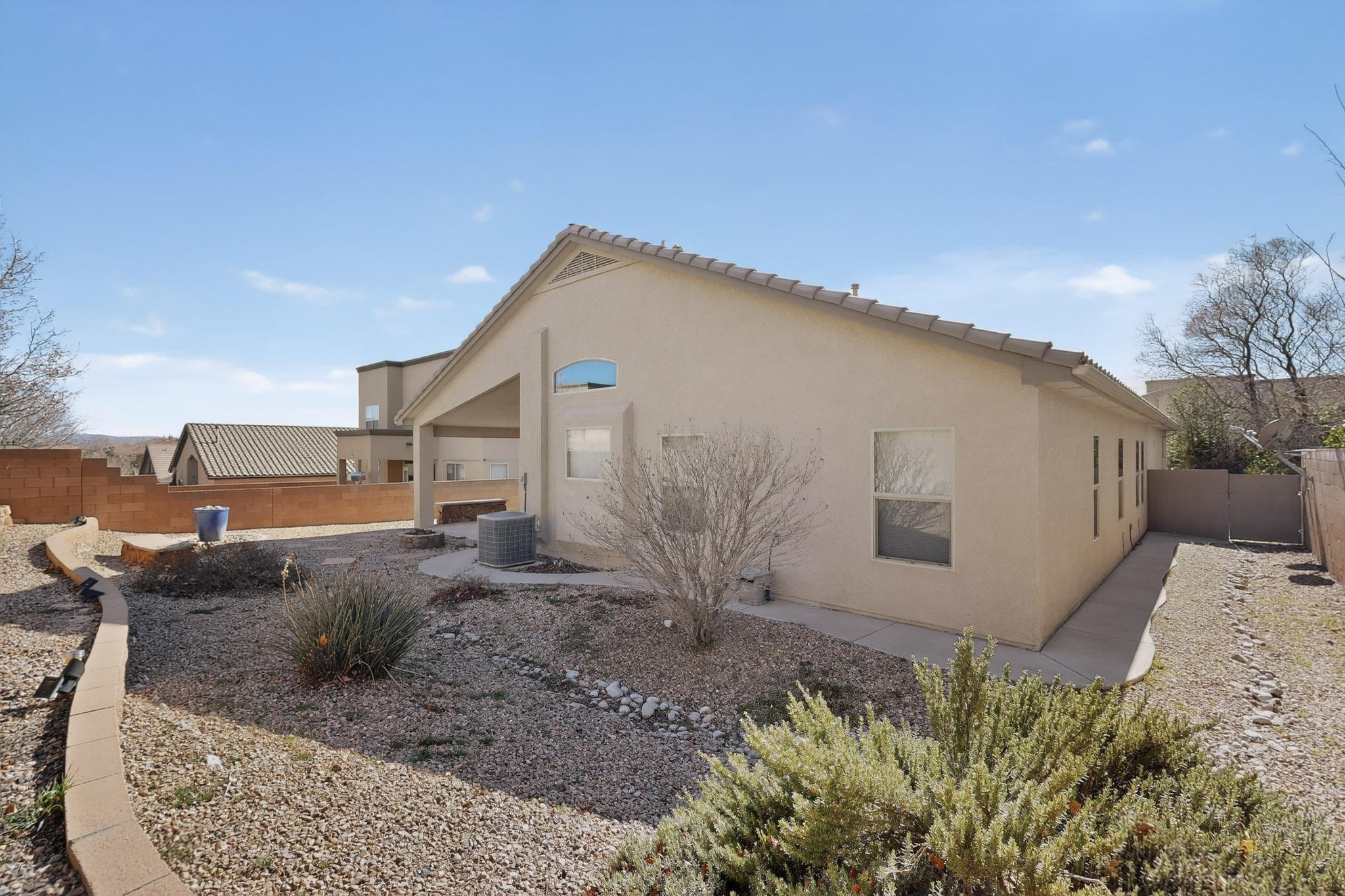 2558 Cerro Parrido Road SE