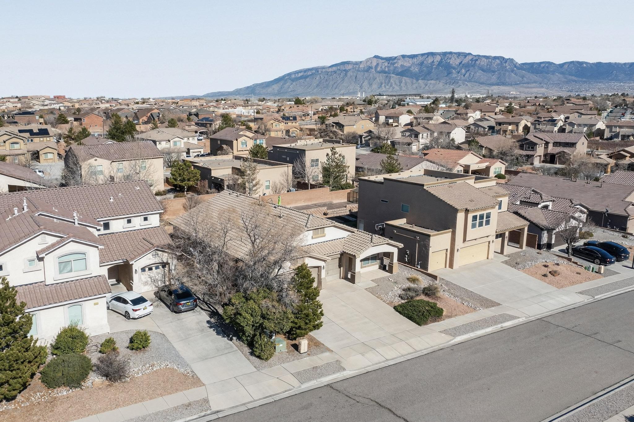 2558 Cerro Parrido Road SE
