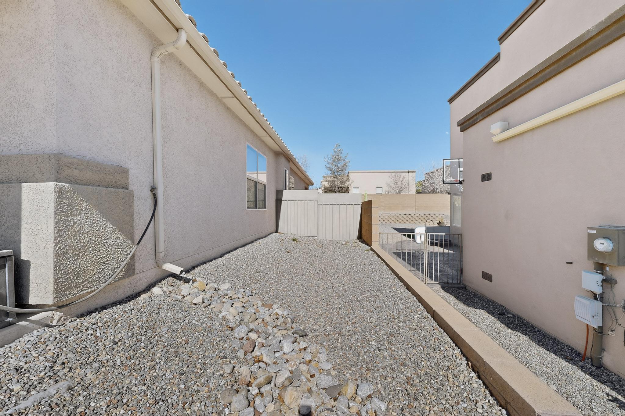 2558 Cerro Parrido Road SE