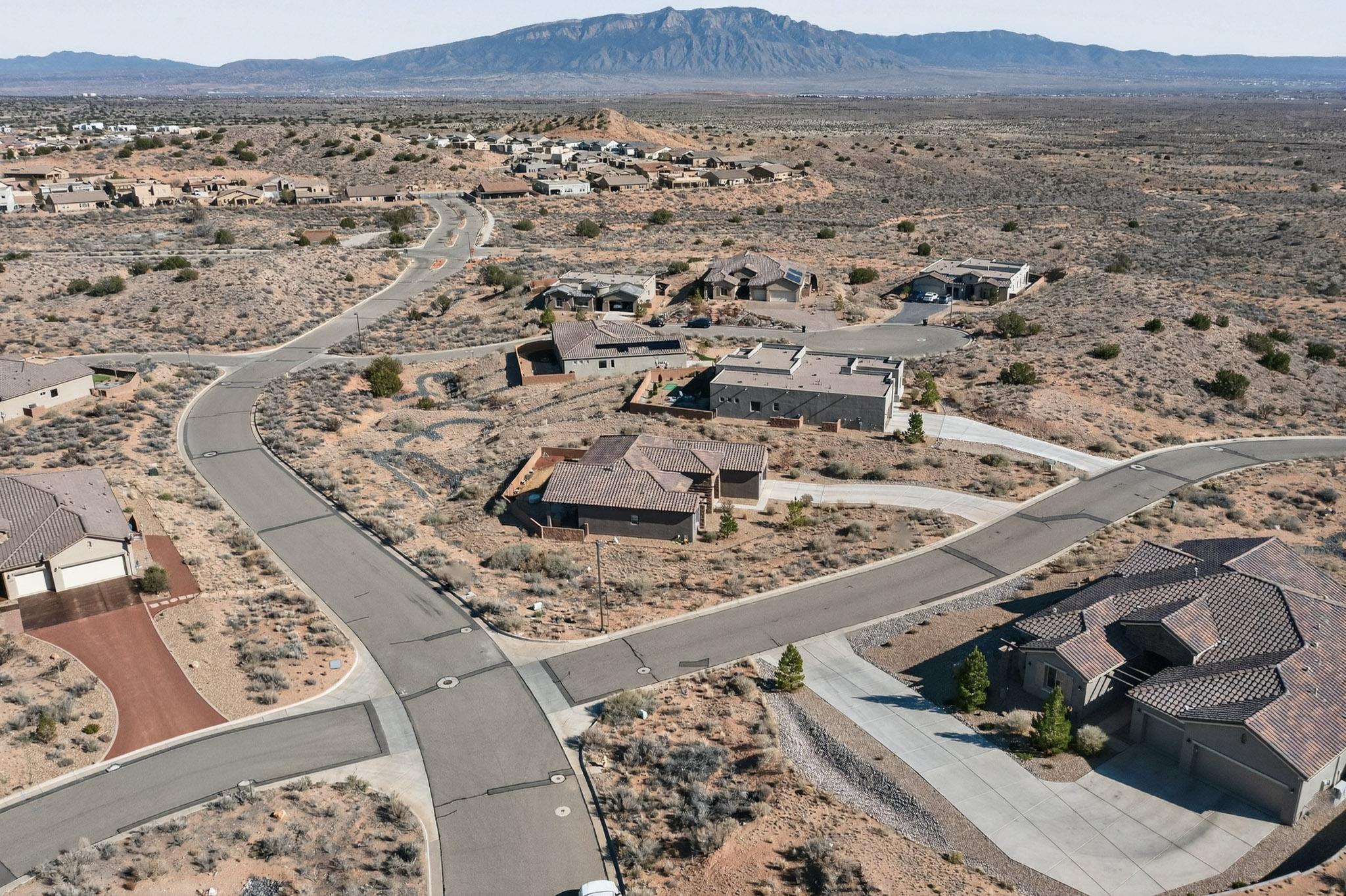 5572 Barranca Overlook Court NE